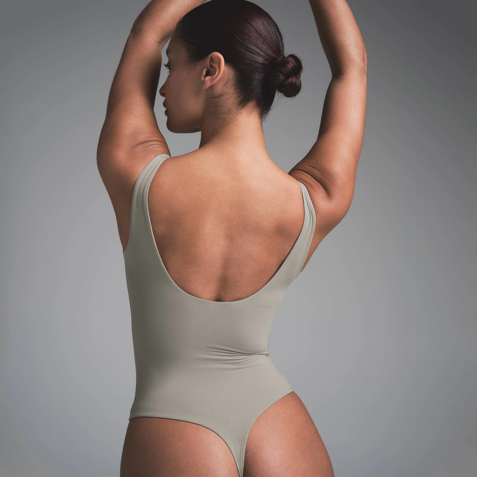 FITS EVERYBODY SQUARE NECK BODYSUIT | SMOKE ON A MODEL BACK VIEW | FOCUS: 0.0, 1.0, 0.9