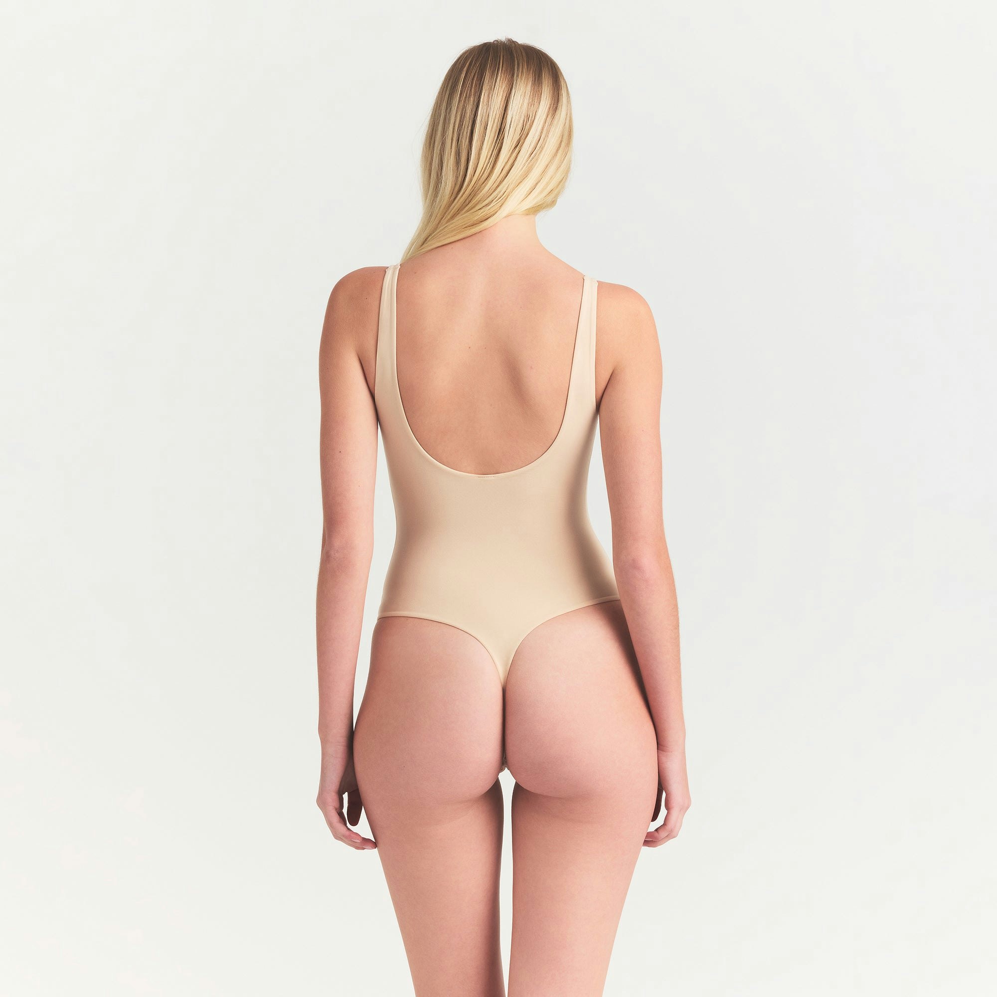 FITS EVERYBODY SQUARE NECK BODYSUIT | SAND ON A MODEL BACK VIEW @ | FOCUS: 0.0, 1.0, 0.9