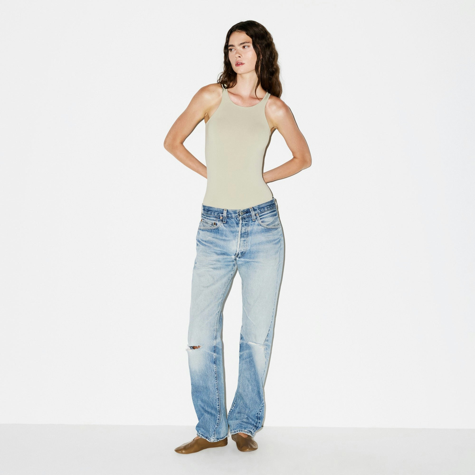SOFT SMOOTHING SEAMLESS PADDED BODYSUIT | ELM ON A MODEL FRONT VIEW @ | FOCUS: 0.0, 1.0, 0.9