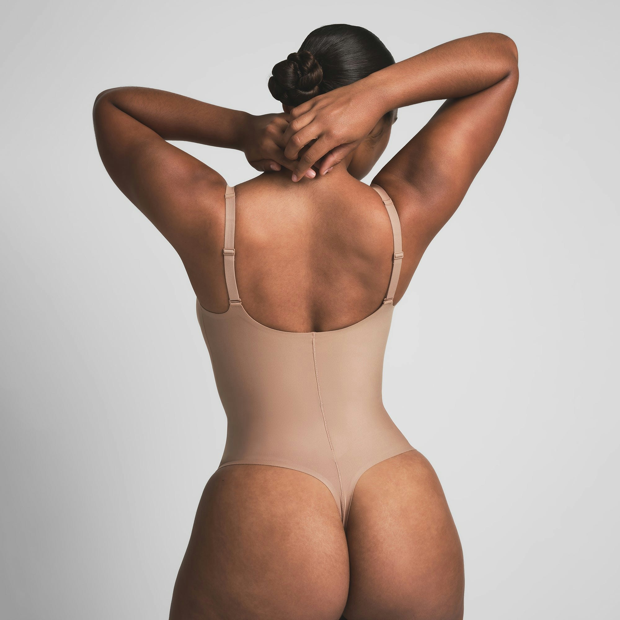SKIMS BODY CORE SCULPT PLUNGE THONG BODYSUIT | SIENNA ON A MODEL BACK VIEW | FOCUS: 0.0, 1.0, 0.9