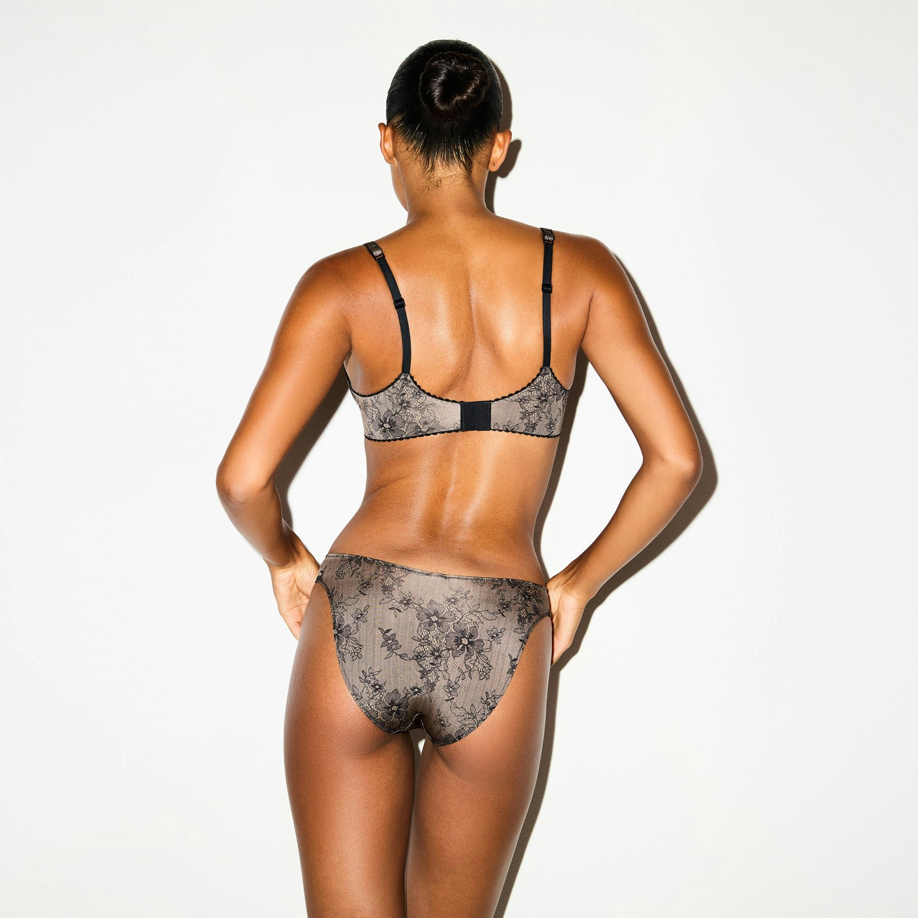 SHINE FOUNDATIONS DIPPED BIKINI | CLAY ONYX LACE PRINT ON A MODEL SIDE VIEW @ | FOCUS: 0.0, 1.0, 0.9