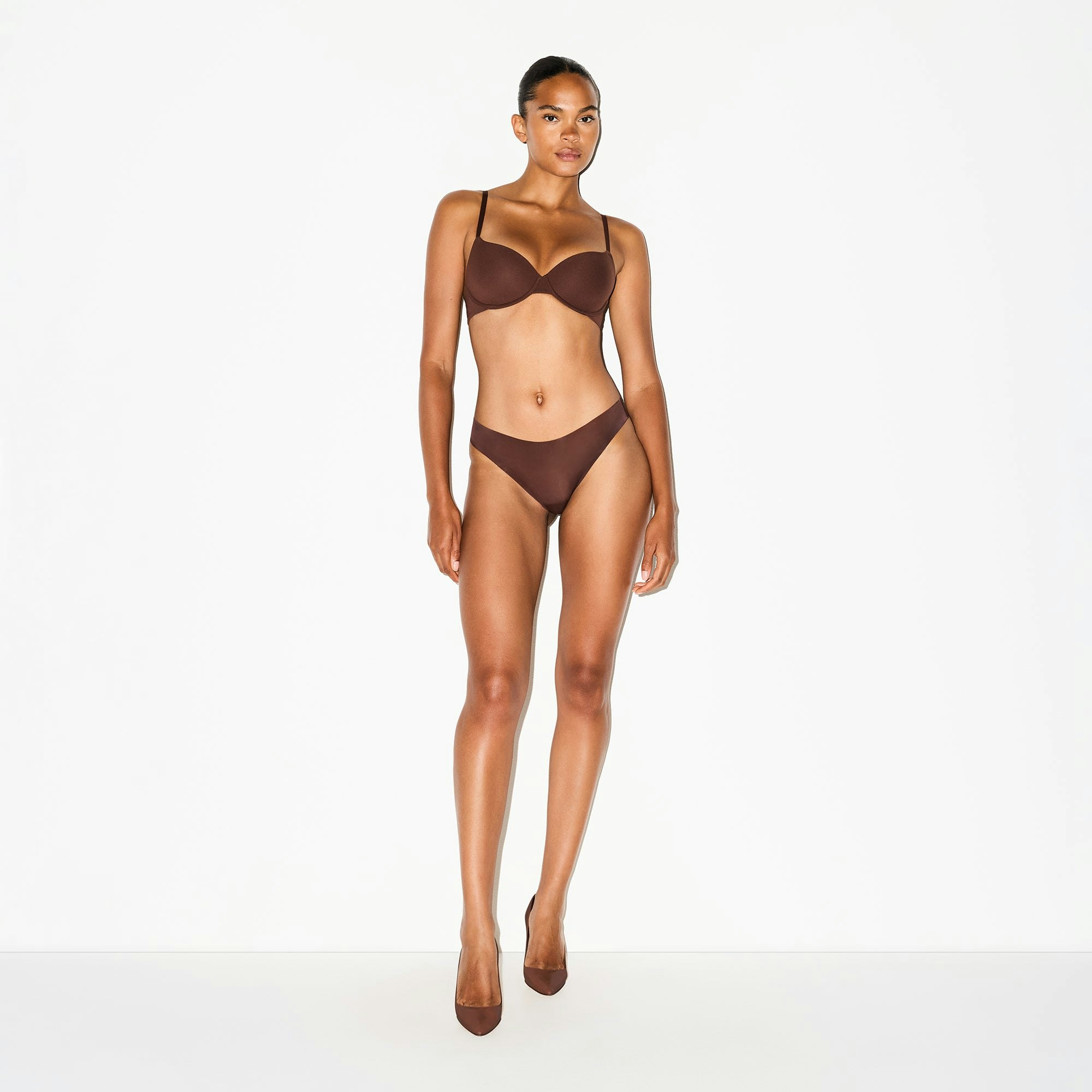 INVISIBLE BIKINI | COCOA ON A MODEL FRONT VIEW @ | FOCUS: 0.0, 1.0, 0.9