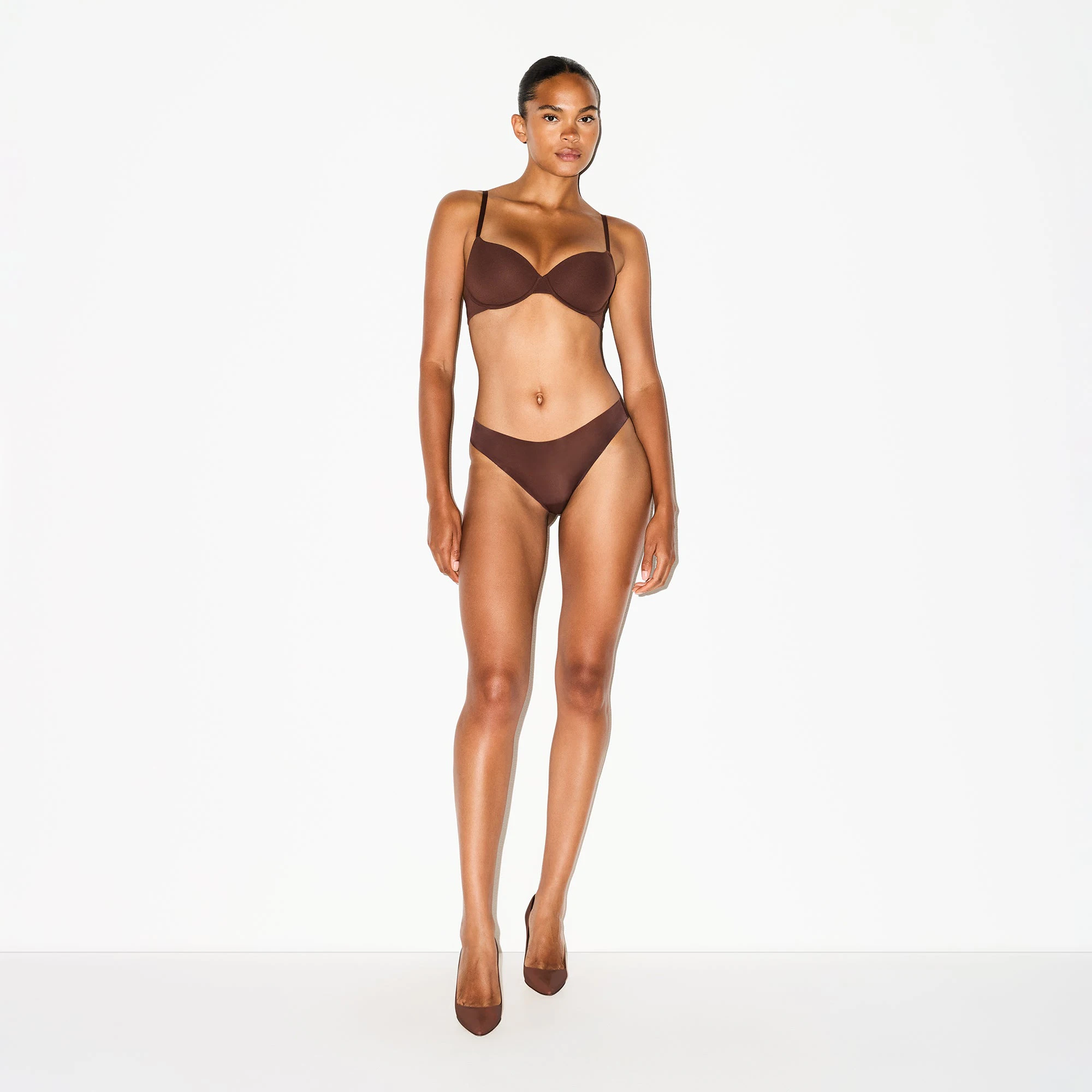 INVISIBLE BIKINI | COCOA ON A MODEL FRONT VIEW @ | FOCUS: 0.0, 1.0, 0.9