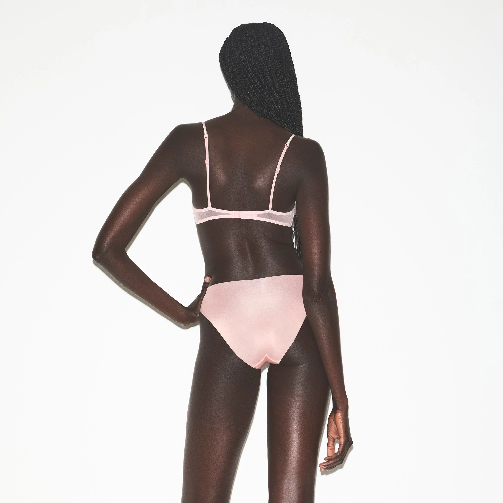 INVISIBLE BIKINI | MORGANITE ON A MODEL BACK VIEW | FOCUS: 0.0, 1.0, 0.9