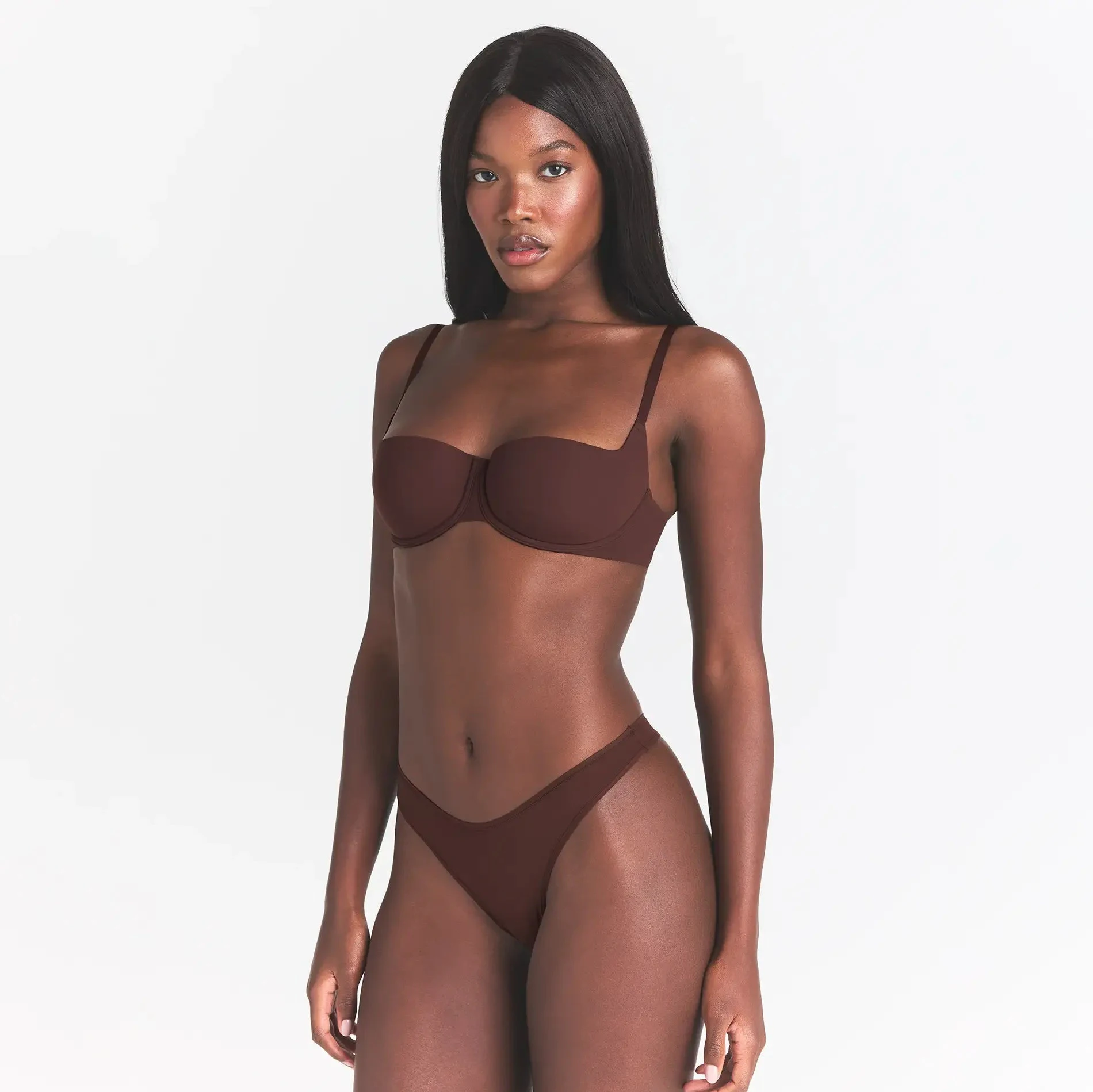FITS EVERYBODY BALCONETTE BRA | COCOA ON A MODEL SIDE VIEW @ | FOCUS: 0.0, 1.0, 0.9