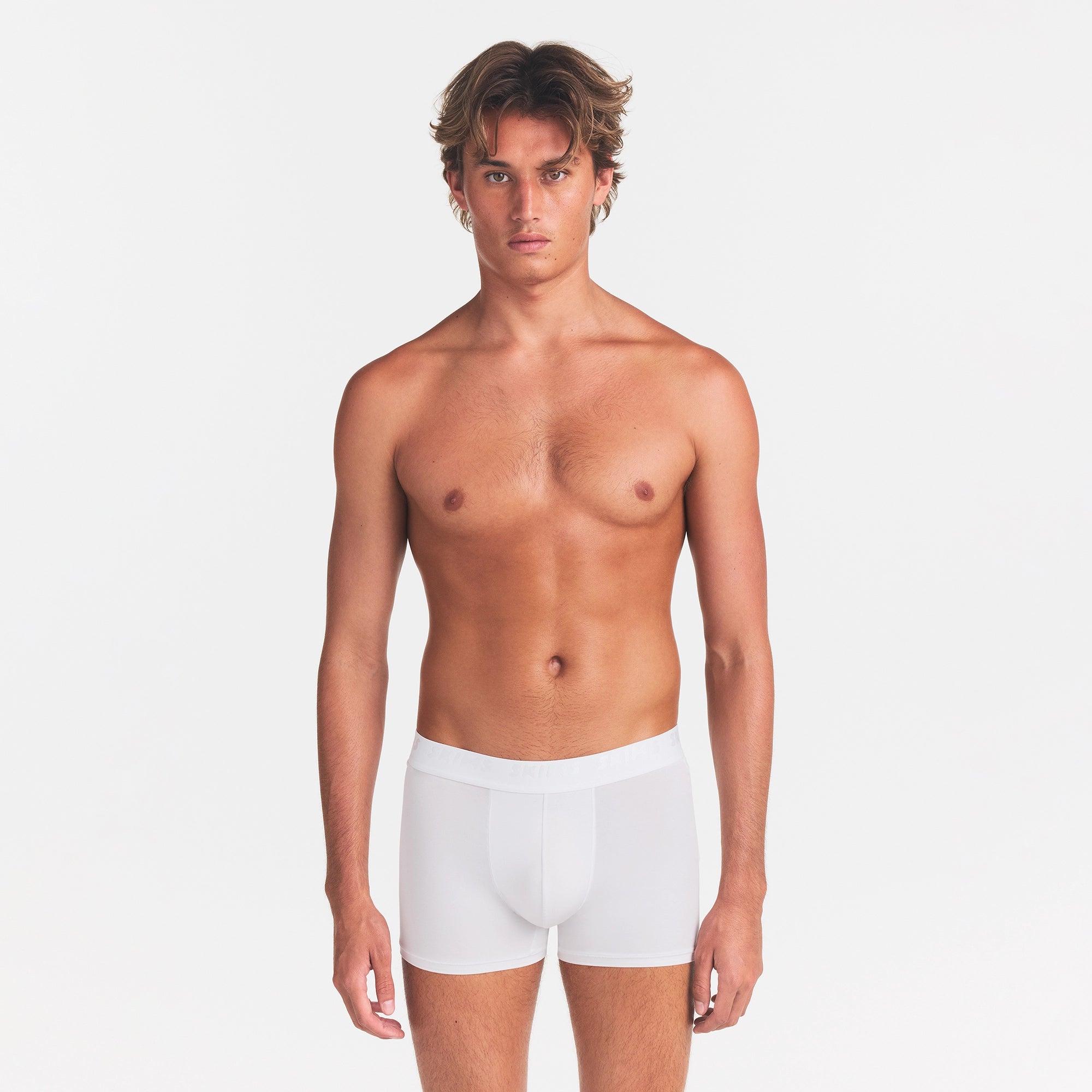 SKIMS STRETCH MENS 5" BOXER BRIEF | ON MODEL FRONT VIEW @ | FOCUS: 0.0, 1.0, 0.9
