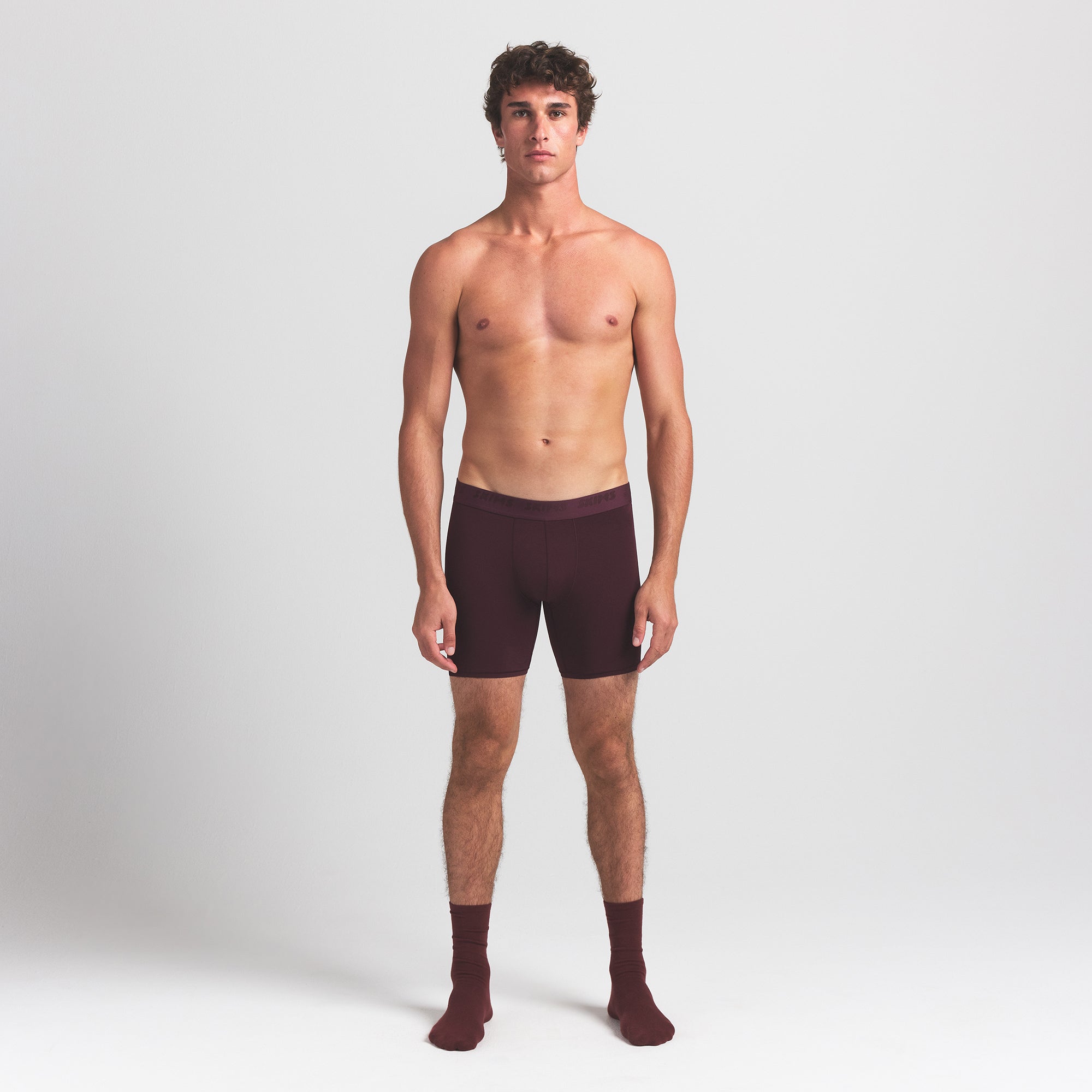 SKIMS STRETCH MENS 5" BOXER BRIEF | CURRANT ON A MODEL FRONT VIEW @ | FOCUS: 0.0, 1.0, 0.9