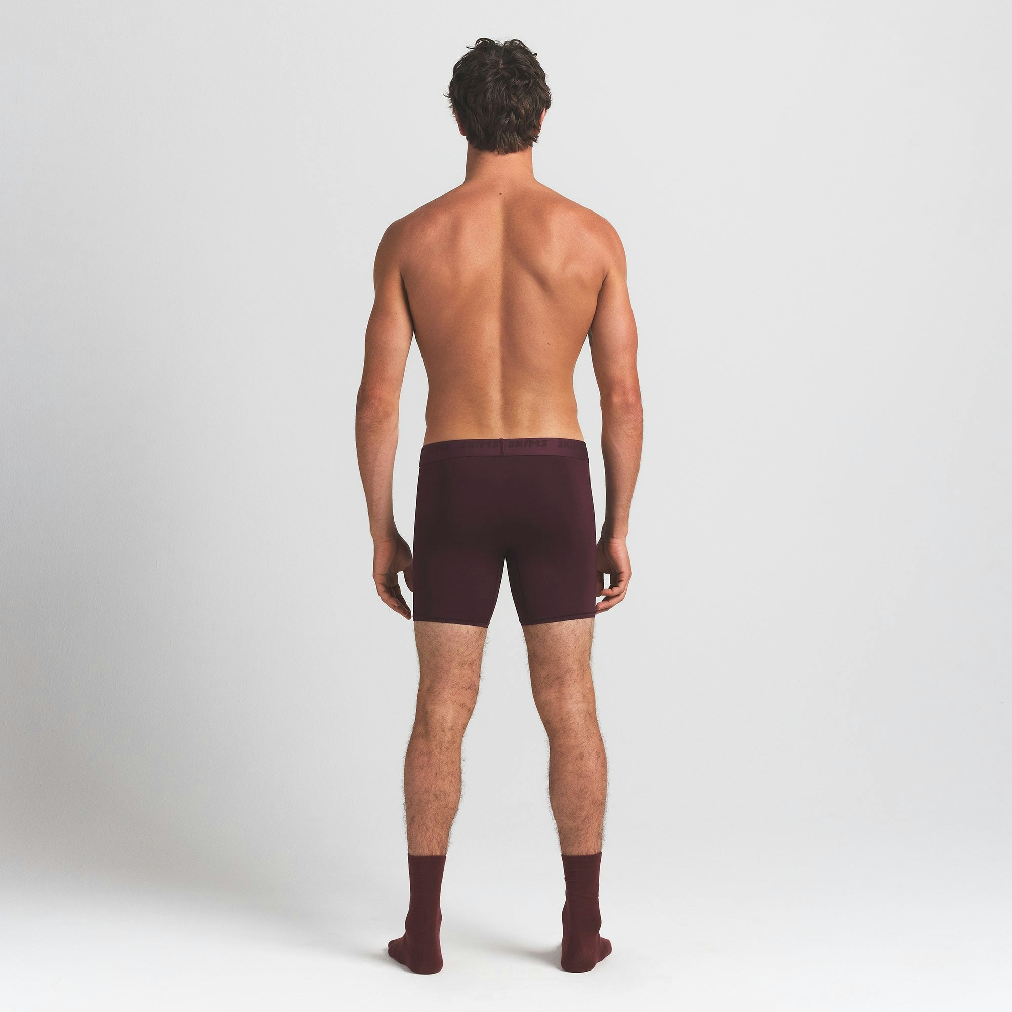 SKIMS STRETCH MENS 5" BOXER BRIEF | CURRANT ON A MODEL BACK VIEW @ | FOCUS: 0.0, 1.0, 0.9