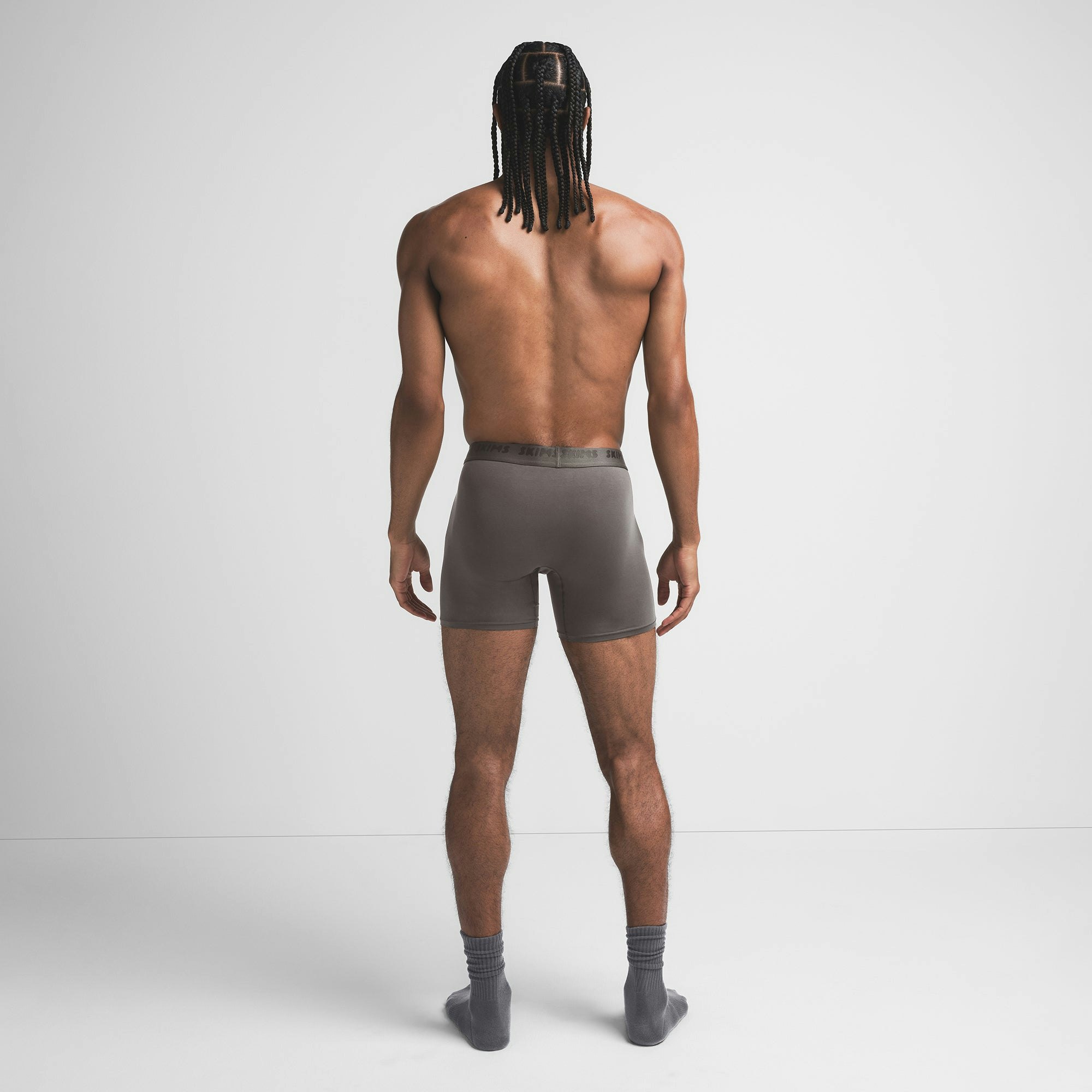 SKIMS STRETCH MENS 5" BOXER BRIEF | GUNMETAL ON A MODEL BACK VIEW @ | FOCUS: 0.9, 0.1, 0.7