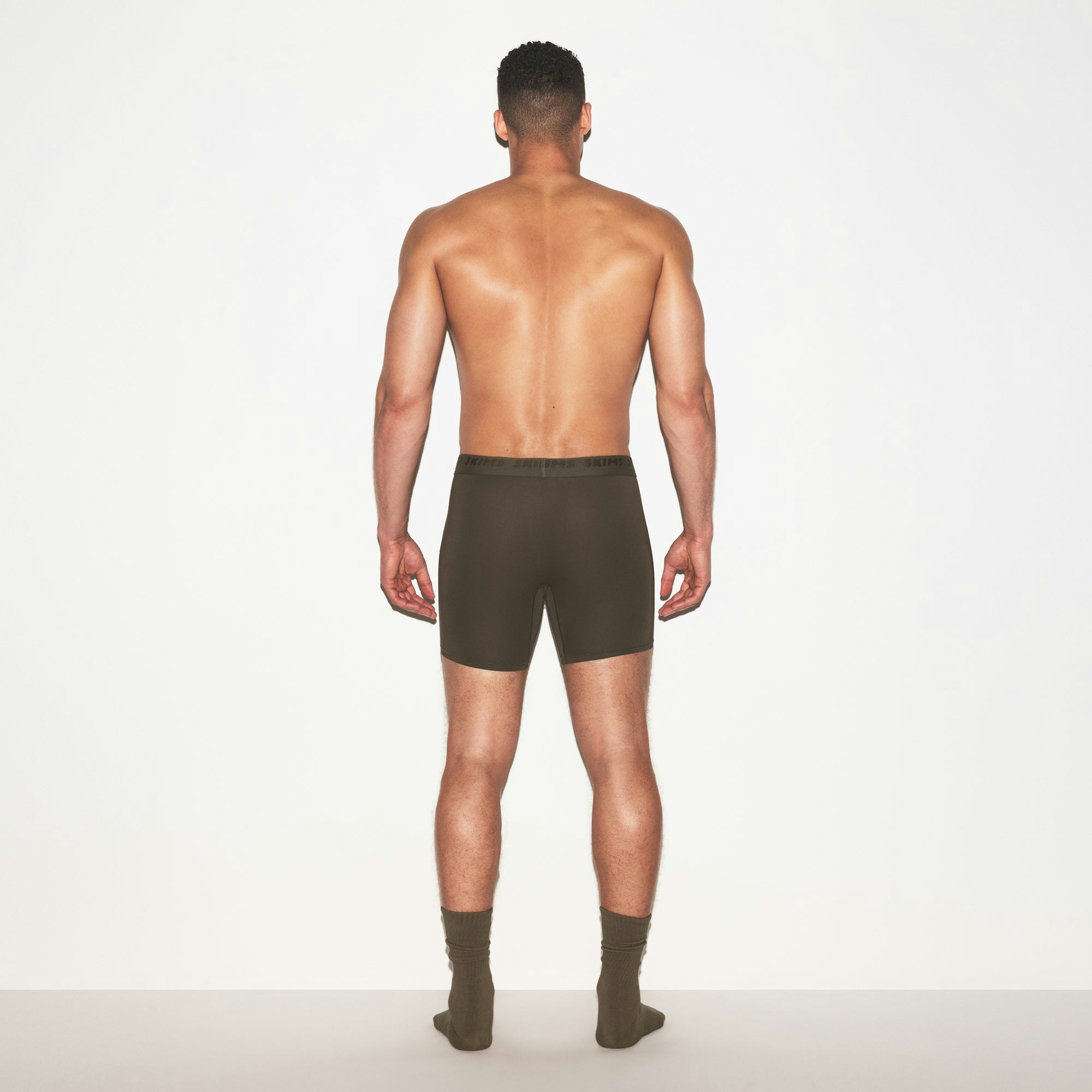 SKIMS STRETCH MENS 5 INCH BOXER BRIEF | LODEN ON A MODEL FRONT VIEW @ | FOCUS: 0.0, 1.0, 0.9