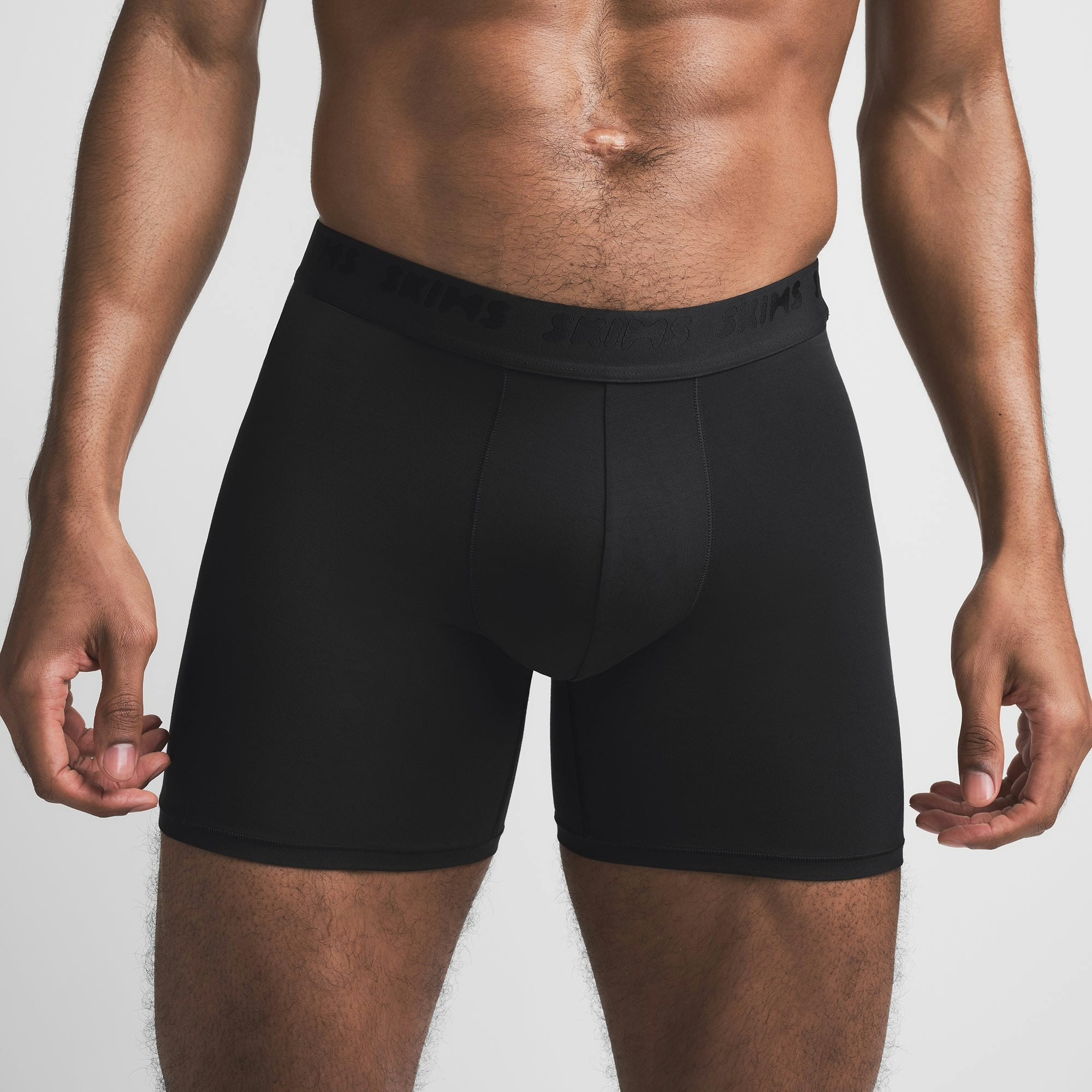 SKIMS STRETCH MENS 5" BOXER BRIEF | OBSIDIAN ON A MODEL FRONT VIEW @ | FOCUS: 0.9, 0.1, 0.7