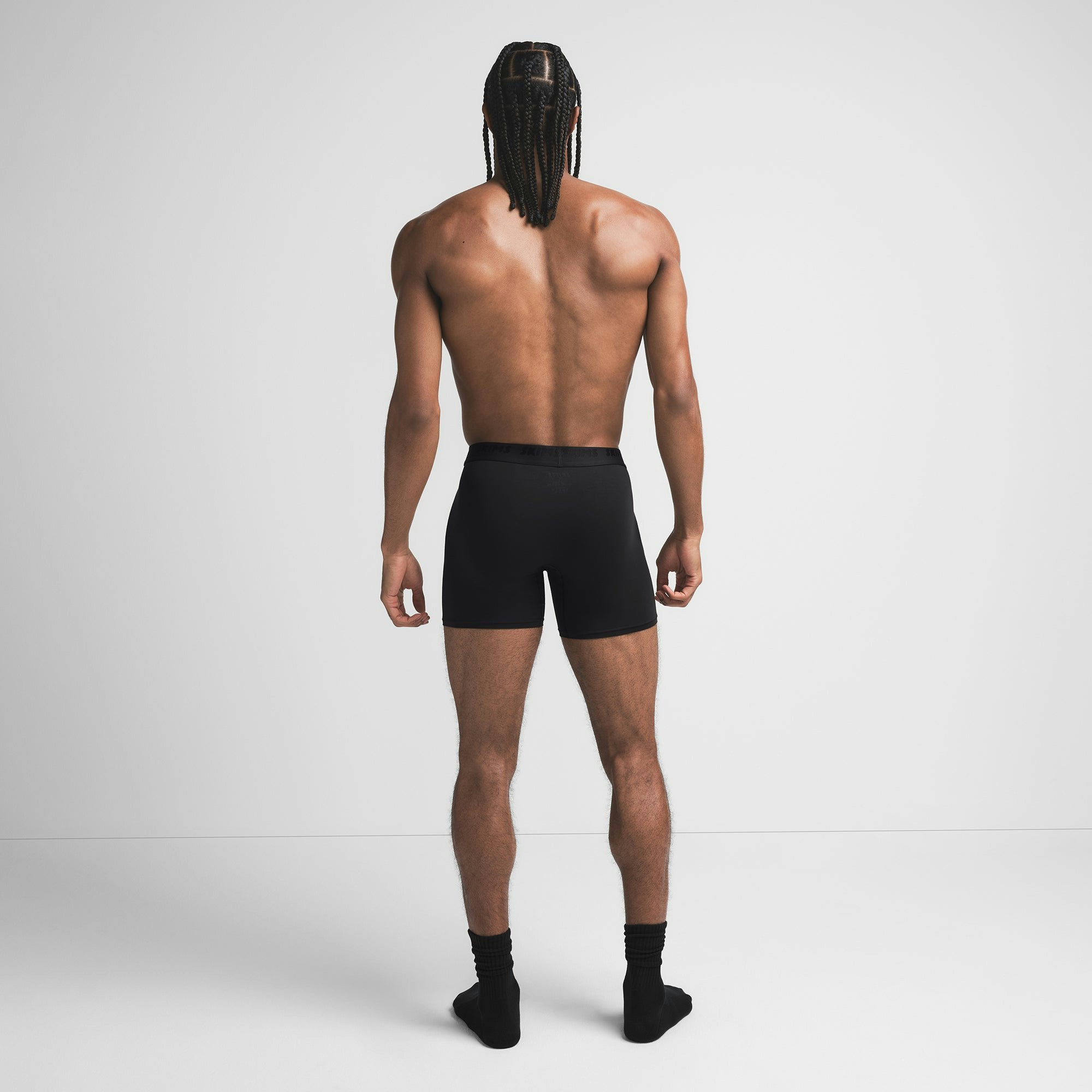 SKIMS STRETCH MENS 5" BOXER BRIEF | OBSIDIAN ON A MODEL BACK VIEW @ | FOCUS: 0.9, 0.1, 0.7