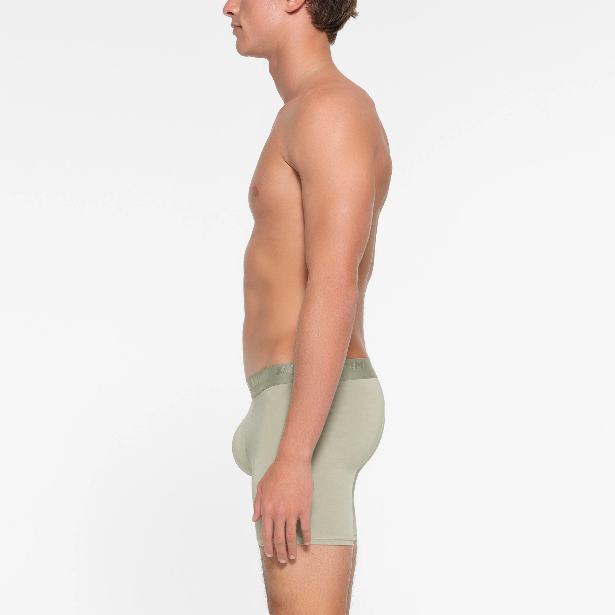SKIMS STRETCH MENS 5" BOXER BRIEF | TALC ON A MODEL SIDE VIEW 