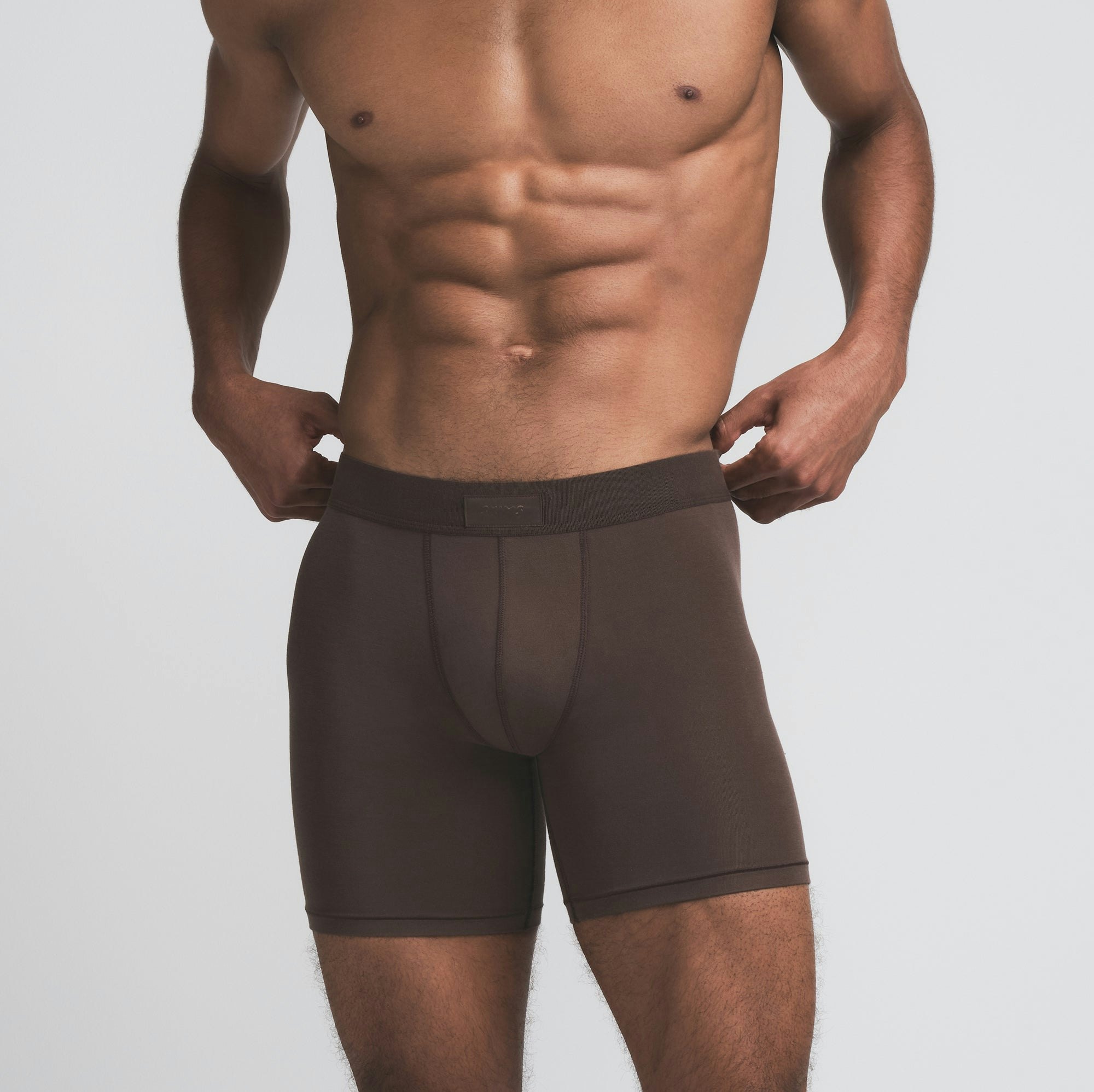 SKIMS COTTON MENS 5 INCH BOXER BRIEF | DARK SEPIA ON A MODEL FRONT VIEW | FOCUS: 0.0, 1.0, 0.9