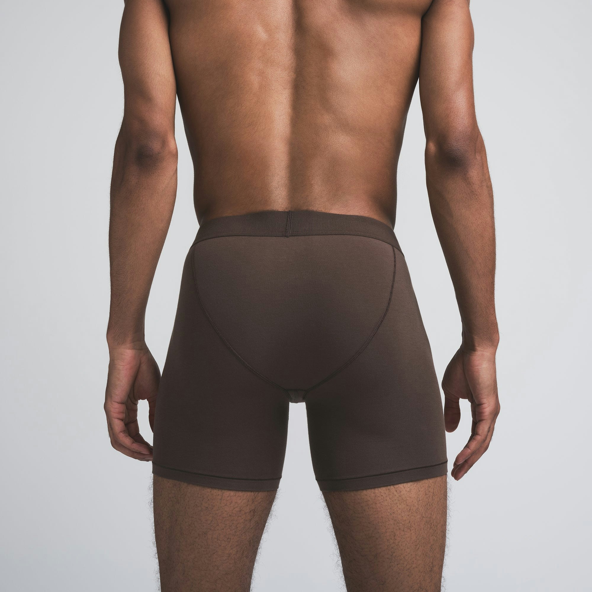 SKIMS COTTON MENS 5 INCH BOXER BRIEF | DARK SEPIA ON A MODEL FRONT VIEW | FOCUS: 0.0, 1.0, 0.9