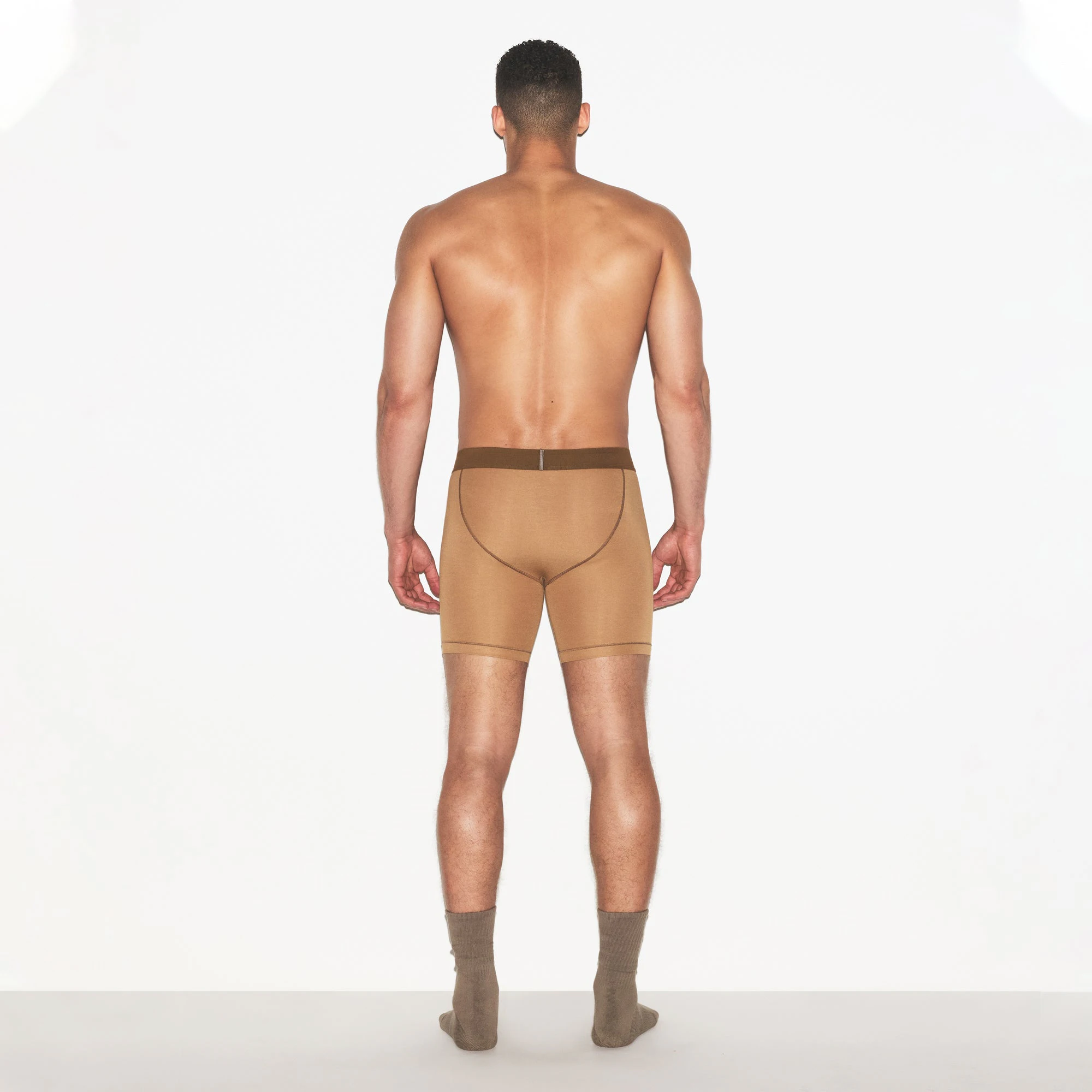 SKIMS COTTON MENS 5 INCH BOXER BRIEF | RUSSET ON A MODEL FRONT VIEW | FOCUS: 0.0, 1.0, 0.9