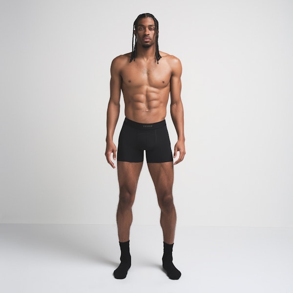 SKIMS SPORT MENS 5" BOXER BRIEF | OBSIDIAN ON A MODEL FRONT VIEW | FOCUS: 0.0, 1.0, 0.9