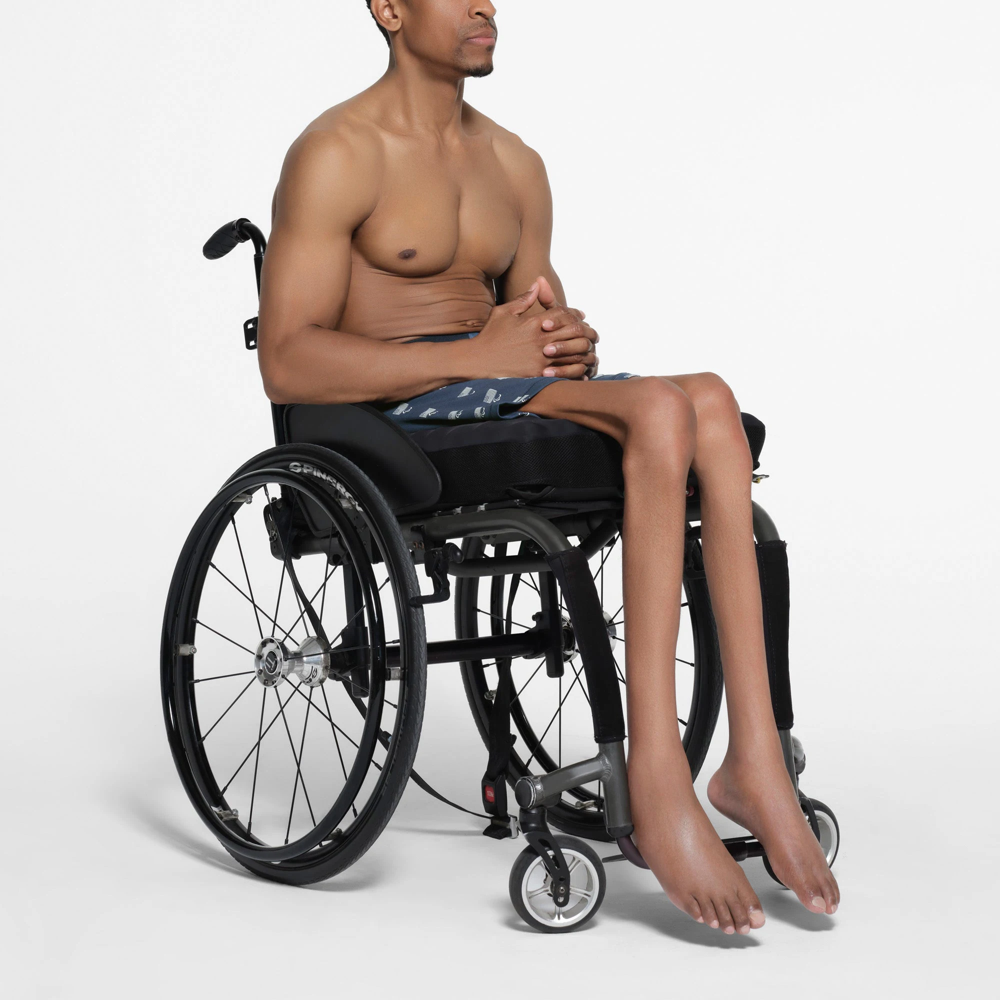 SKIMS FOR TEAM USA SKIMS COTTON MENS PARALYMPIC 5 INCH BOXER BRIEF | NAVY ON A MODEL SIDE VIEW