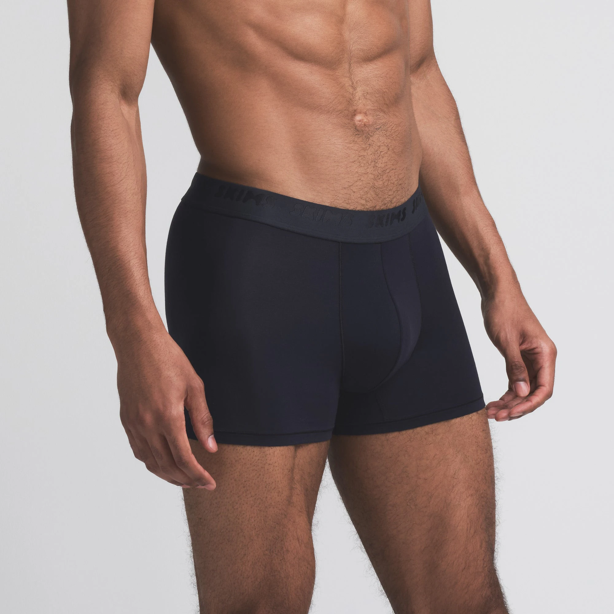 SKIMS STRETCH MENS 3 INCH BOXER BRIEF 3-PACK | INDIGO MULTI ON A MODEL SIDE VIEW