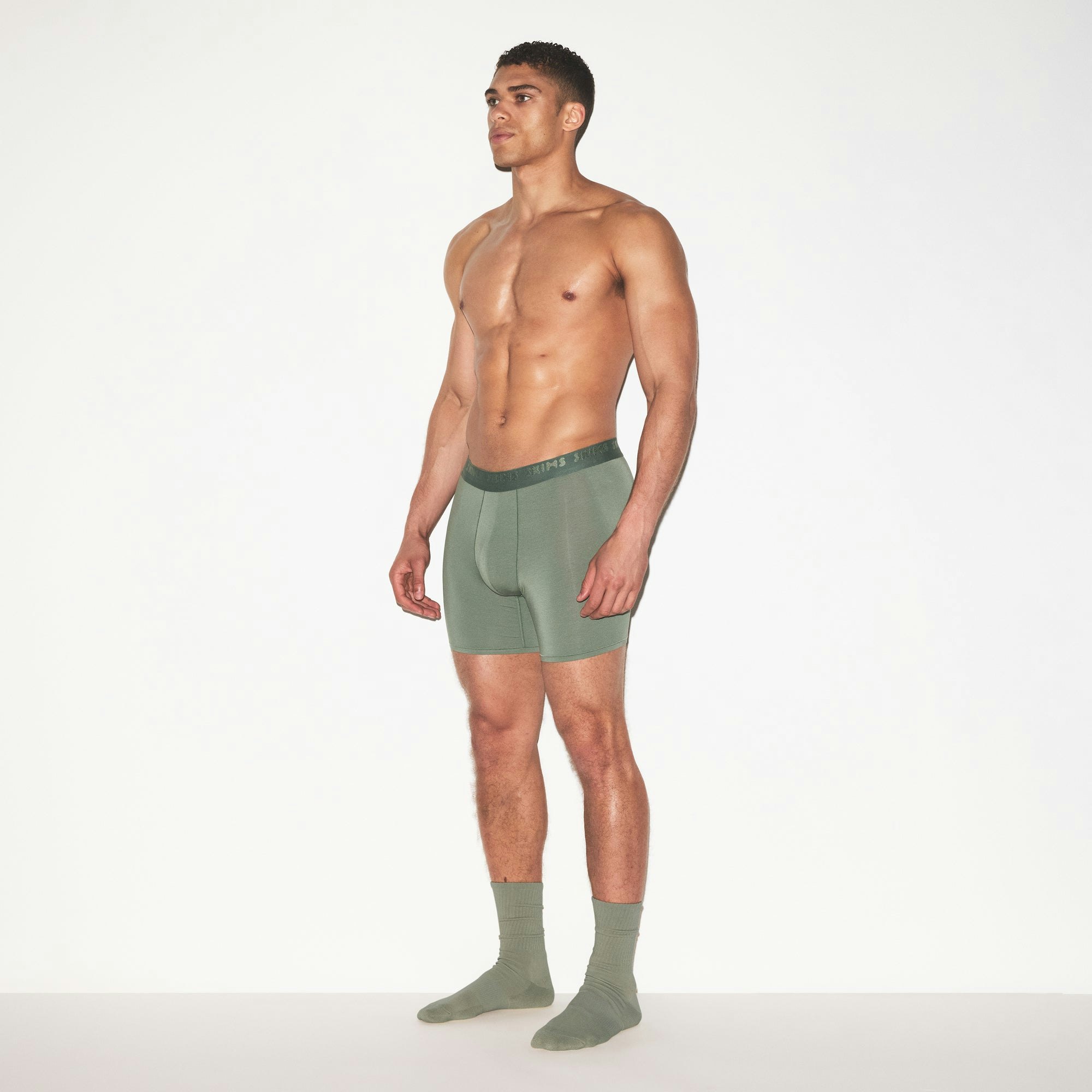 SKIMS STRETCH MENS 3 INCH BOXER BRIEF 3-PACK | LAUREL MULTI ON A MODEL FRONT VIEW | FOCUS: 0.0, 1.0, 0.9