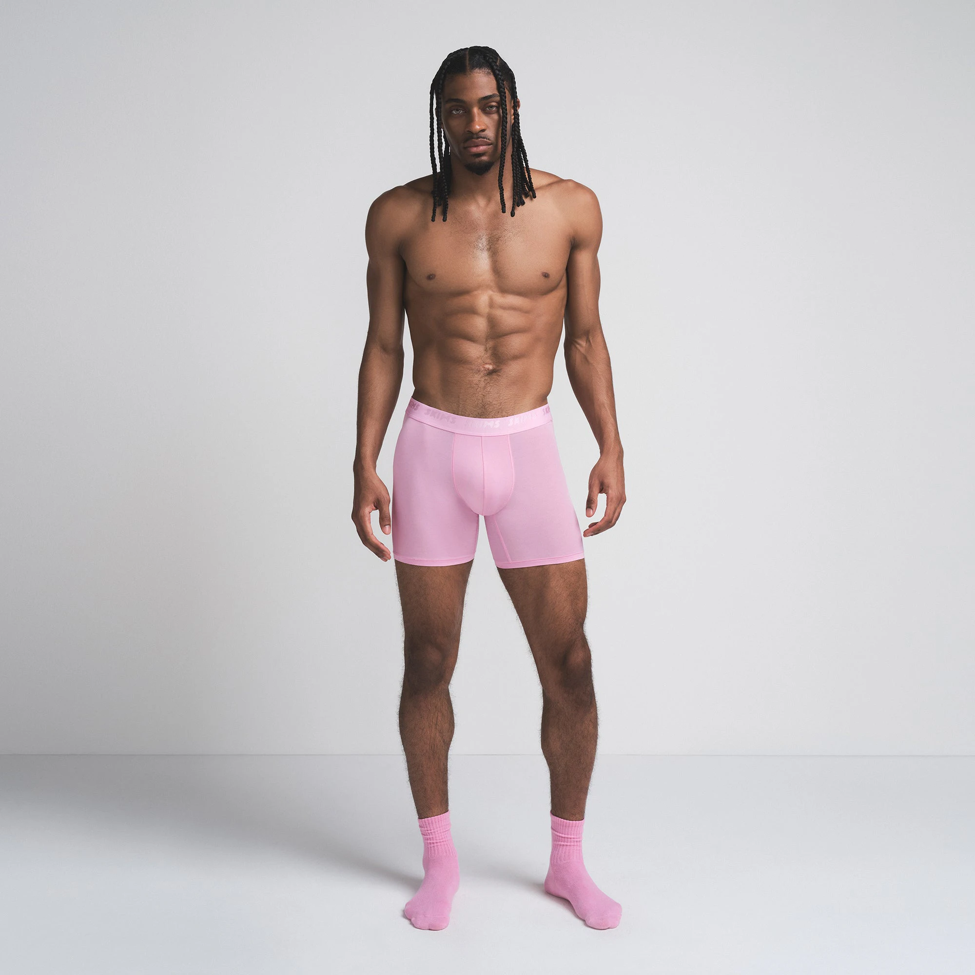 SKIMS STRETCH MENS 5" BOXER BRIEF 3-PACK | BUBBLEGUM MIRROR MULTI ON A MODEL FRONT VIEW | FOCUS: 0.0, 1.0, 0.9