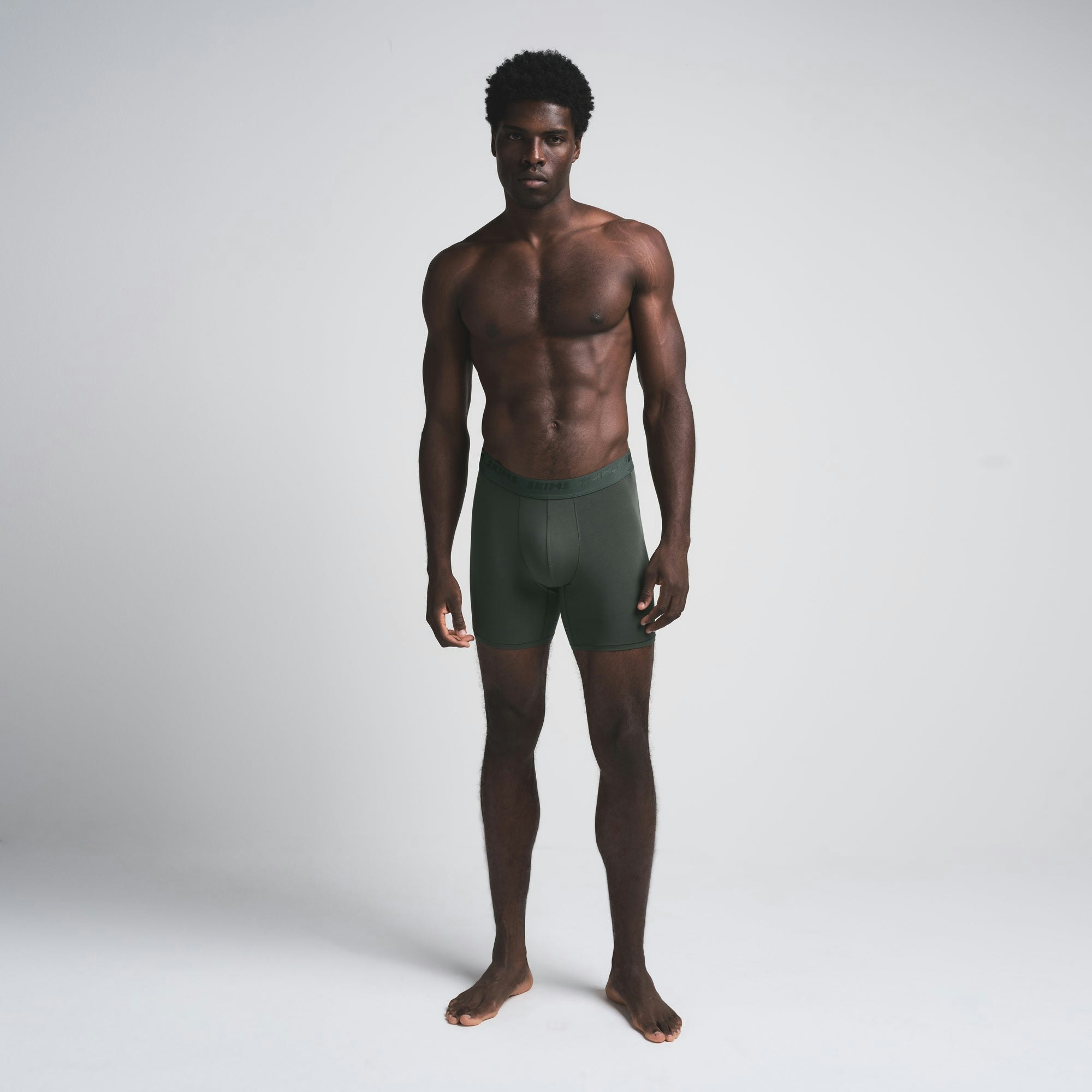 SKIMS STRETCH MENS 5" BOXER BRIEF 3-PACK | CYPRESS MULTI ON A MODEL FRONT VIEW | FOCUS: 0.0, 1.0, 0.9