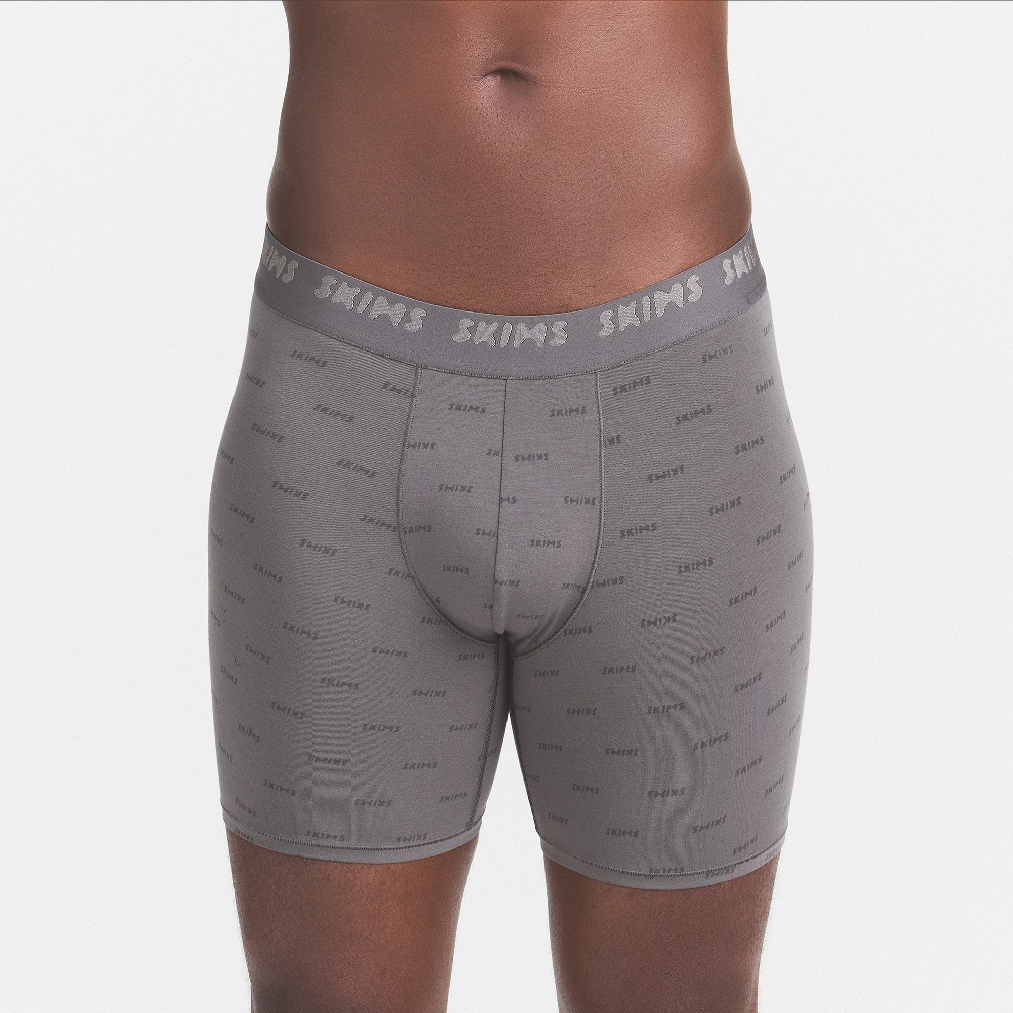 SKIMS STRETCH MENS 5 INCH BOXER BRIEF 3-PACK  | DEEP SEA GUNMETAL MULTI ON A MODEL SIDE VIEW @ | FOCUS: 0.0, 1.0, 0.9