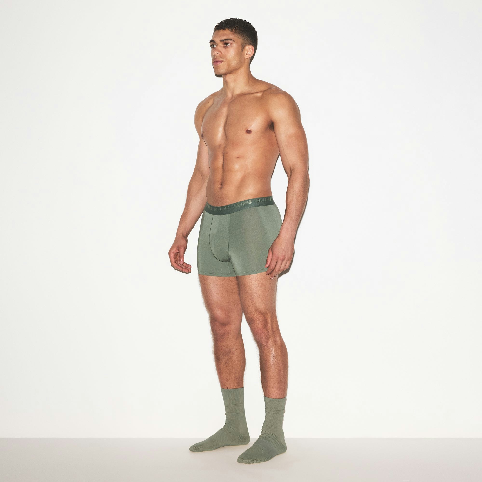 SKIMS STRETCH MENS 3" BOXER BRIEF 3-PACK | LAUREL MULTI ON A MODEL FRONT VIEW | FOCUS: 0.0, 1.0, 0.9