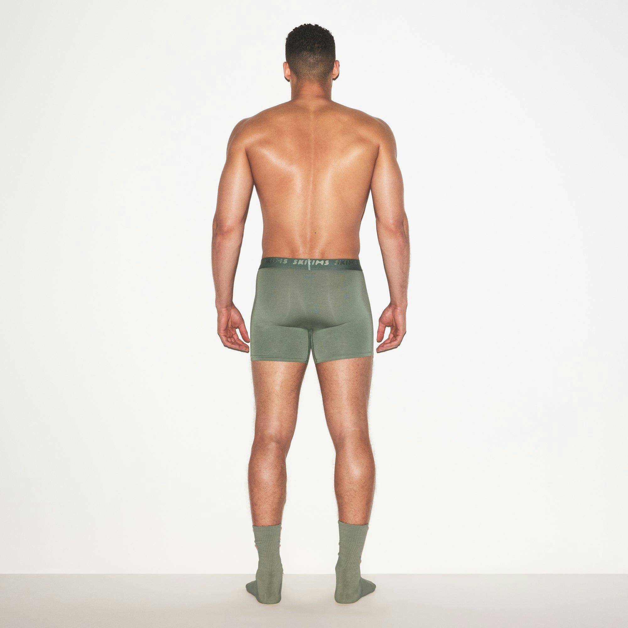 SKIMS STRETCH MENS 3" BOXER BRIEF 3-PACK | LAUREL MULTI ON A MODEL FRONT VIEW | FOCUS: 0.0, 1.0, 0.9