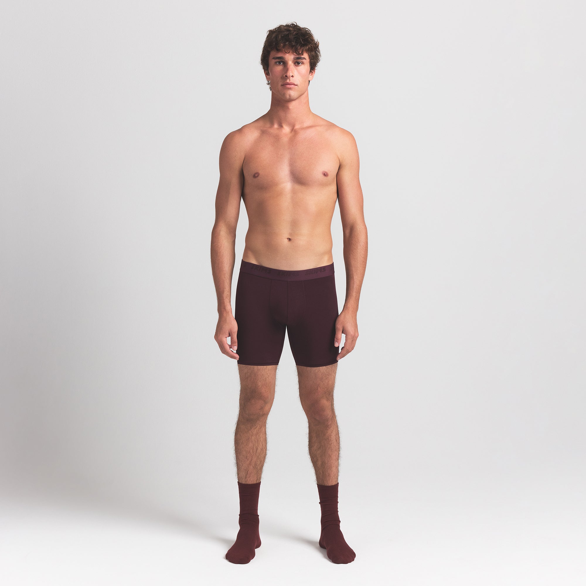 SKIMS STRETCH MENS 5" BOXER BRIEF 3-PACK | RAVEN MULTI ON A MODEL FRONT VIEW @ | FOCUS: 0.0, 1.0, 0.9