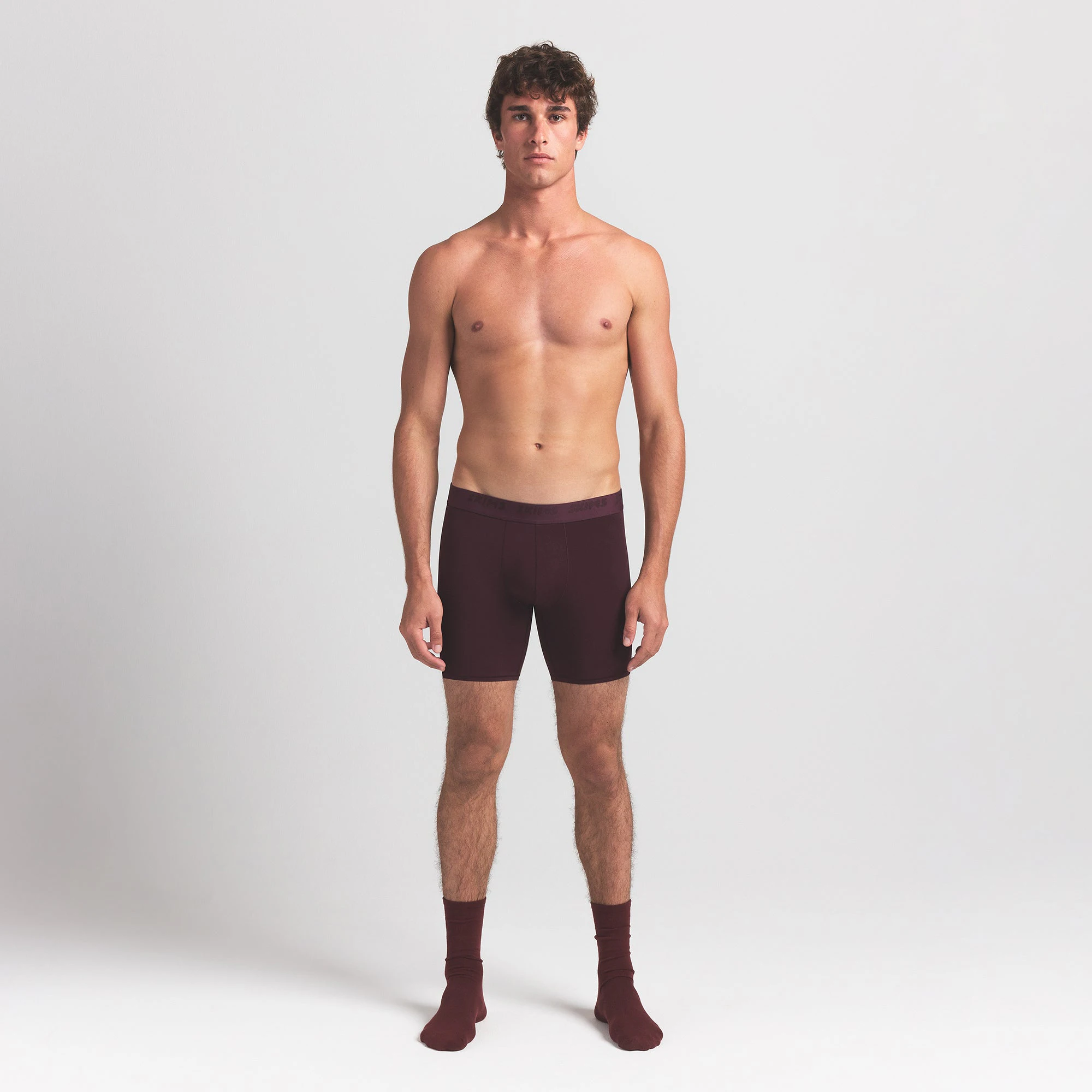 SKIMS STRETCH MENS 5" BOXER BRIEF 3-PACK | RAVEN MULTI ON A MODEL FRONT VIEW @ | FOCUS: 0.0, 1.0, 0.9