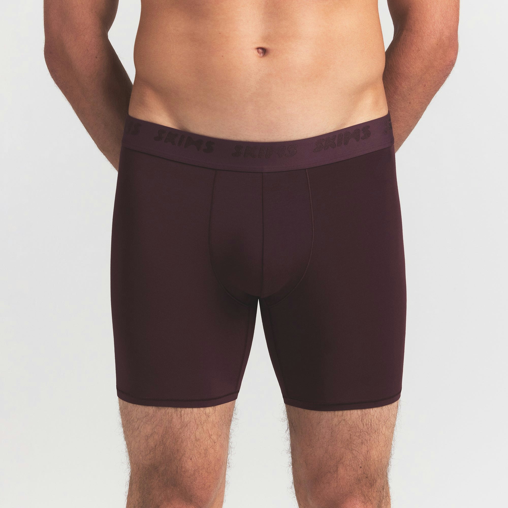 SKIMS STRETCH MENS 5" BOXER BRIEF 3-PACK | RAVEN MULTI ON A MODEL FRONT VIEW @ | FOCUS: 0.0, 1.0, 0.9