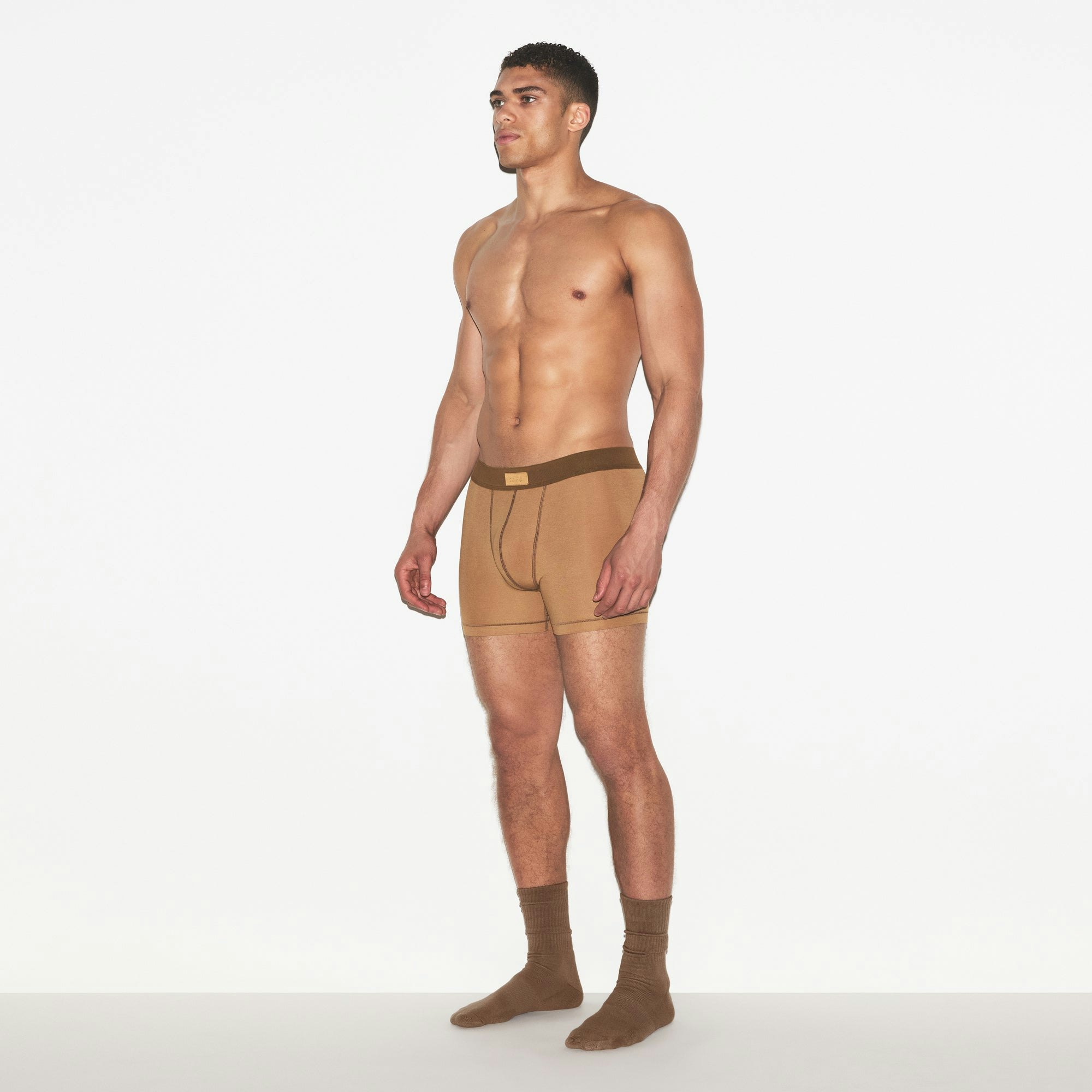 SKIMS COTTON MENS 3 INCH BOXER BRIEF 3-PACK | RUSSET MULTI ON A MODEL FRONT VIEW | FOCUS: 0.0, 1.0, 0.9