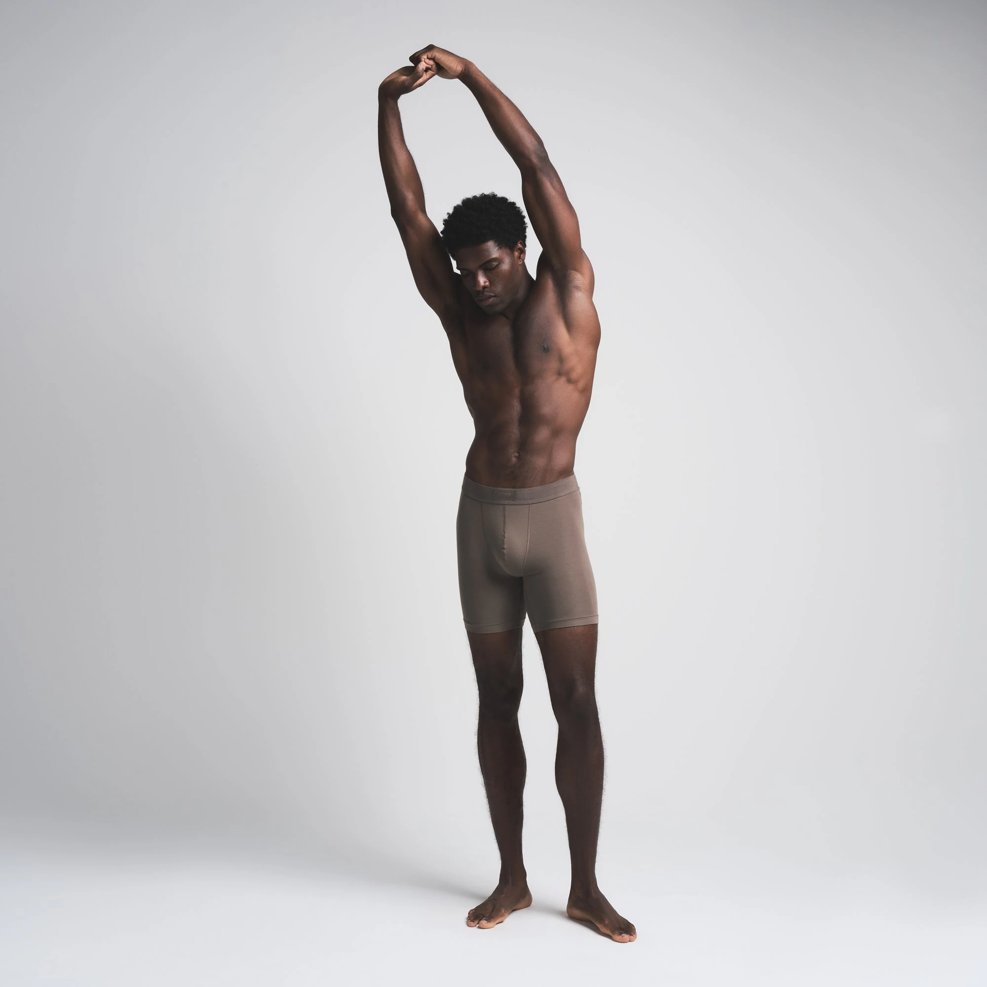 SKIMS COTTON MENS 5" BOXER BRIEF 3-PACK | AGATE MULTI (MENS BOXERS) ON A MODEL FRONT VIEW