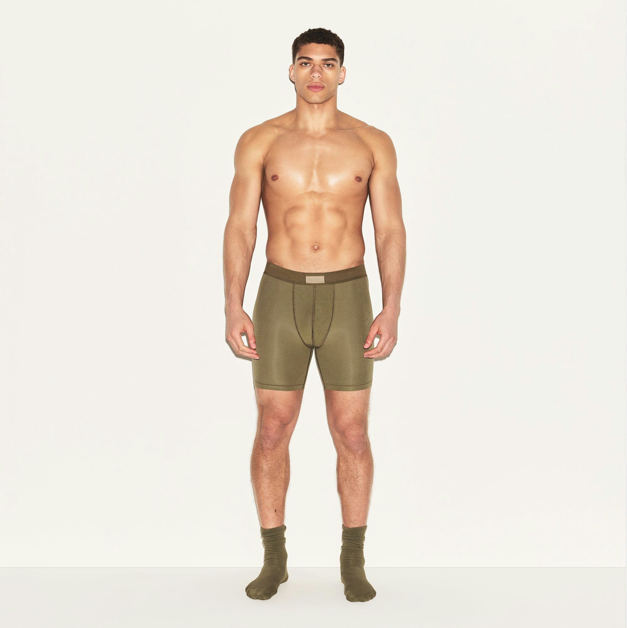 SKIMS COTTON MENS 5 INCH BOXER BRIEF 3-PACK  | ARMY MULTI ON A MODEL FRONT VIEW | FOCUS: 0.0, 1.0, 0.9