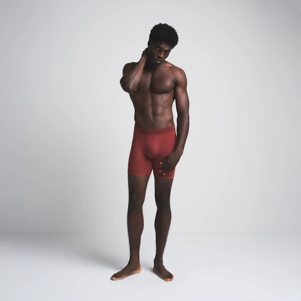 SKIMS COTTON MENS 5" BOXER BRIEF 3-PACK | MERLOT MULTI ON A MODEL FRONT VIEW | FOCUS: 0.0, 1.0, 0.9