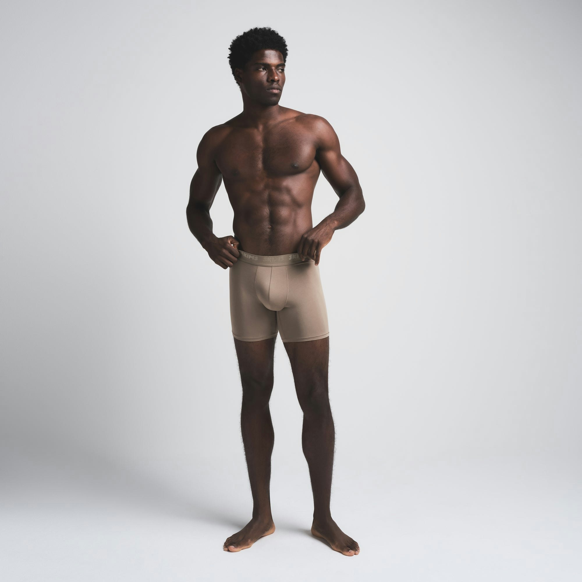SKIMS STRETCH MENS 5" BOXER BRIEF 5-PACK | COCOA MULTI ON A MODEL FRONT VIEW