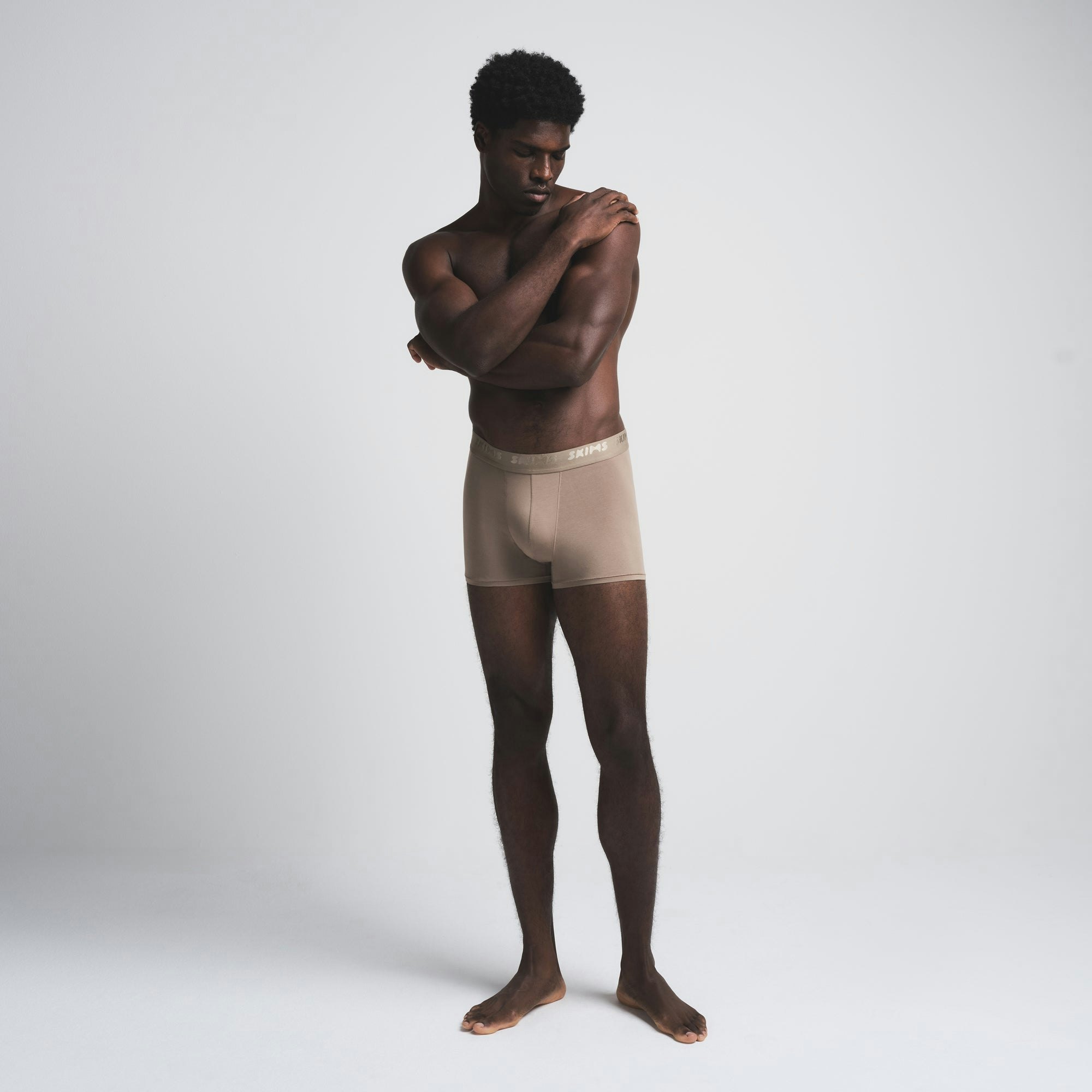 SKIMS STRETCH MENS 3" BOXER BRIEF 5-PACK | COCOA MULTI (MENS BOXERS) ON A MODEL FRONT VIEW