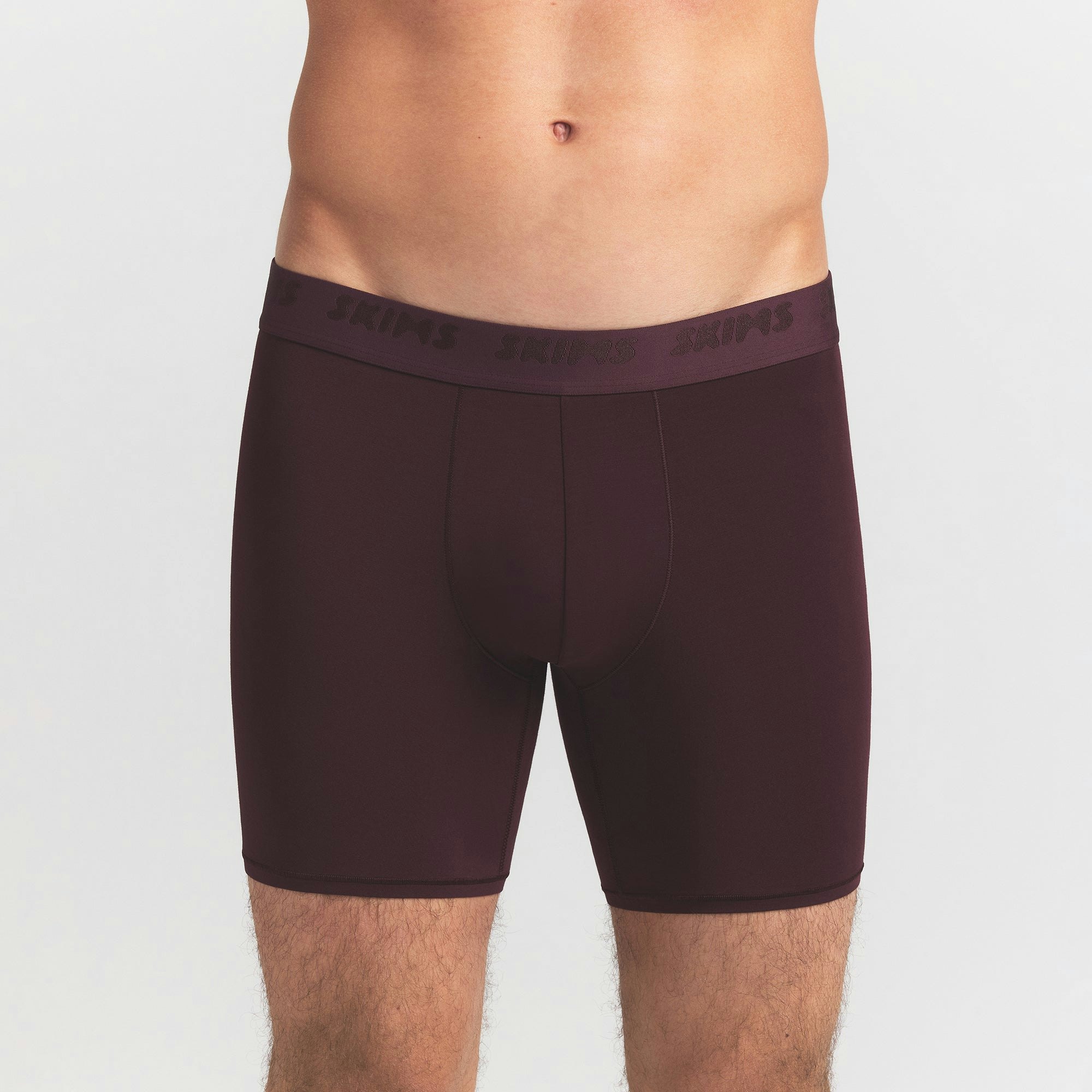 SKIMS STRETCH MENS 5" BOXER BRIEF 5-PACK | RAVEN CURRANT MULTI ON A MODEL FRONT VIEW @ | FOCUS: 0.0, 1.0, 0.9