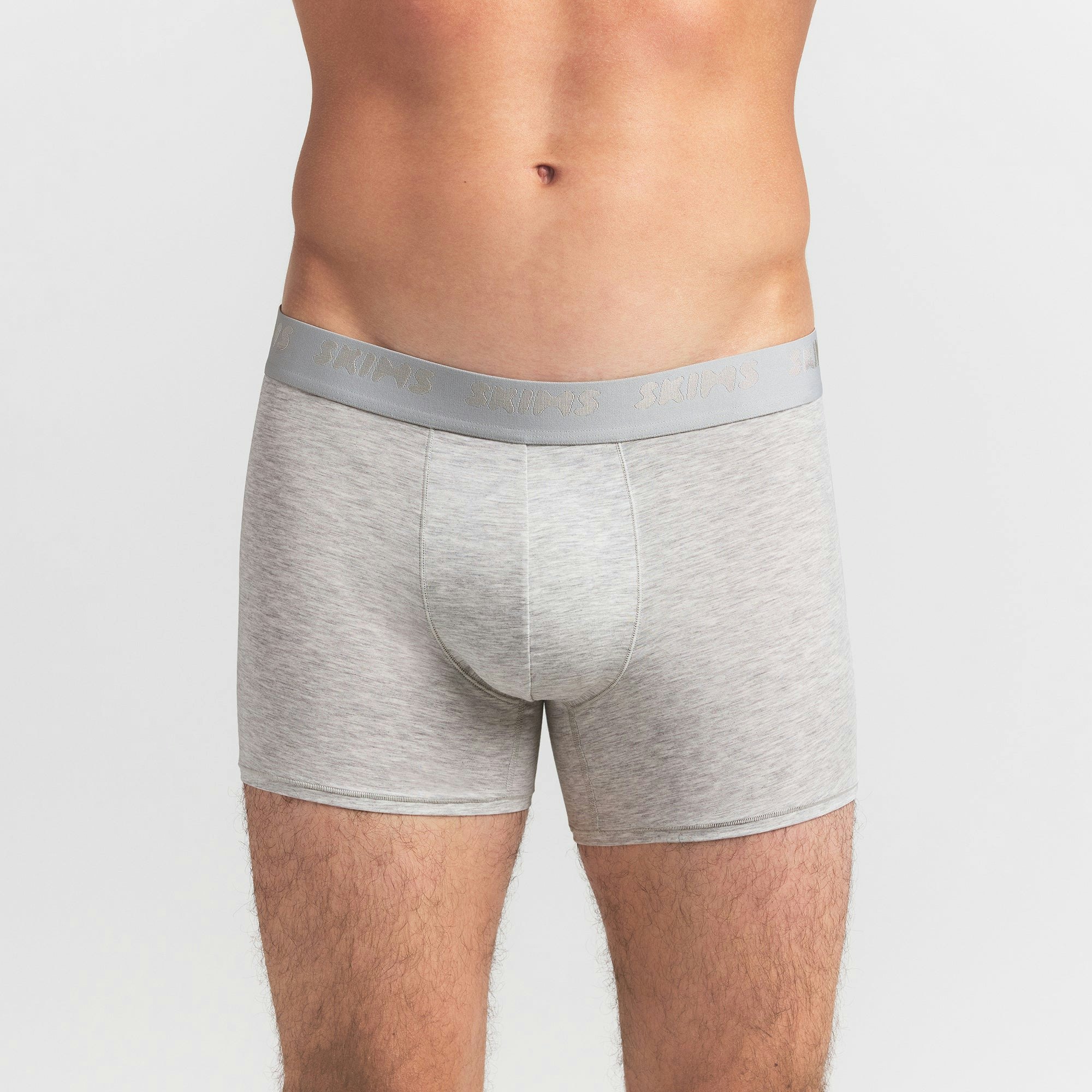 SKIMS STRETCH MENS 3" BOXER BRIEF 5-PACK | RAVEN CURRANT MULTI ON A MODEL FRONT VIEW @ | FOCUS: 0.0, 1.0, 0.9