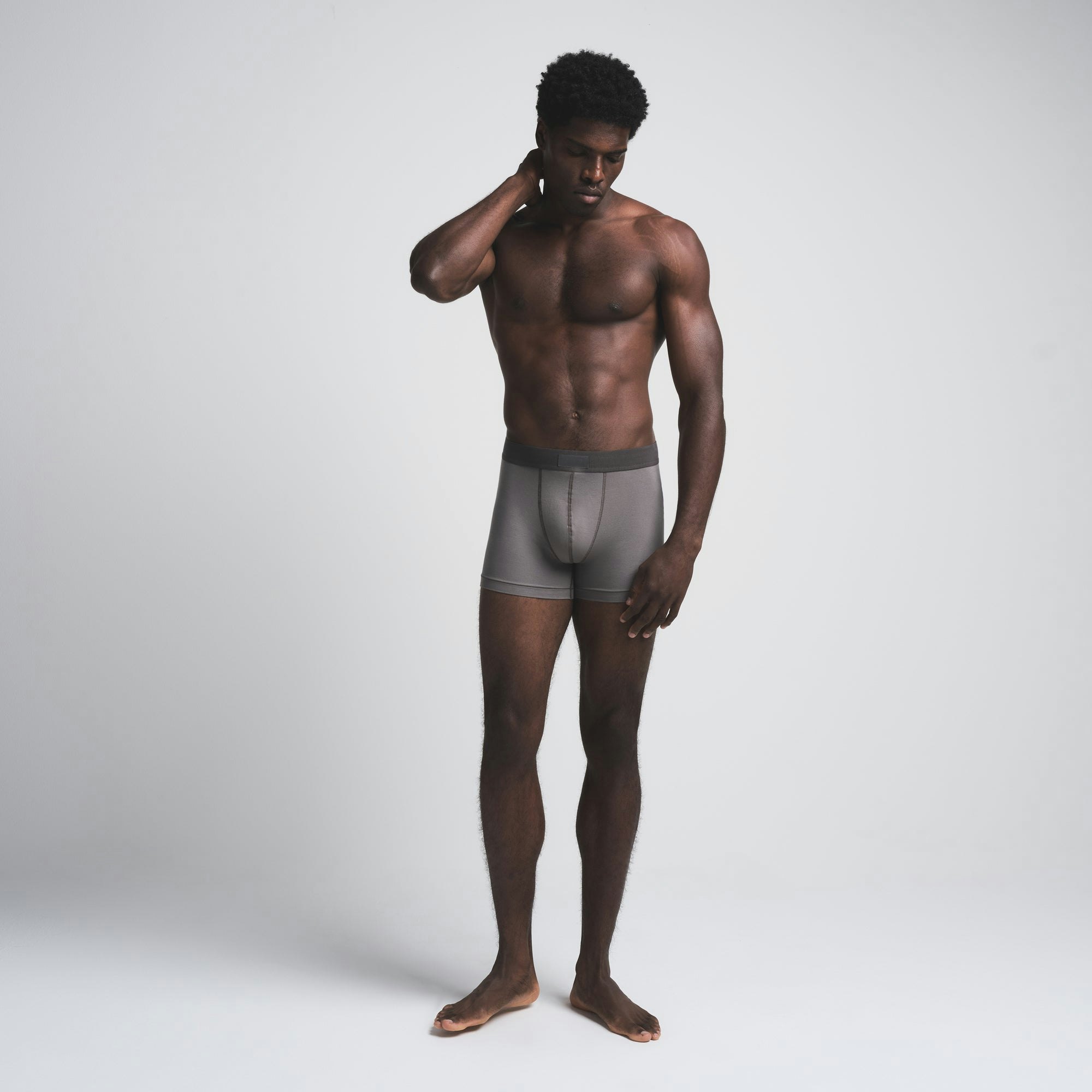 SKIMS COTTON MENS 3" BOXER BRIEF 5-PACK | HEATHER MULTI (MENS BOXERS) ON A MODEL FRONT VIEW