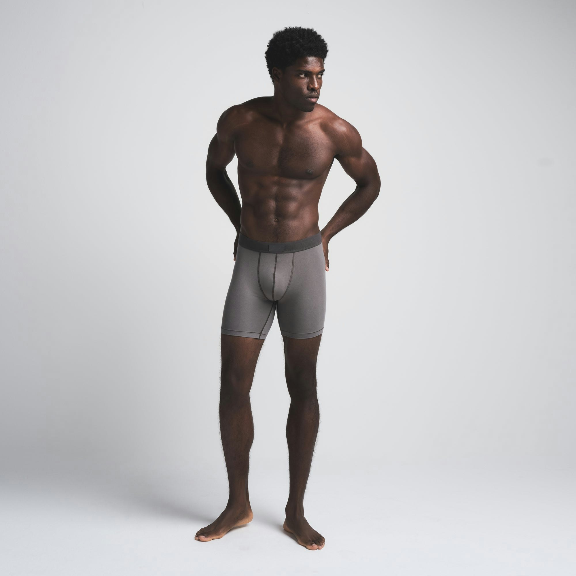 SKIMS COTTON MENS 5" BOXER BRIEF 5-PACK | HEATHER MULTI (MENS BOXERS) ON A MODEL FRONT VIEW