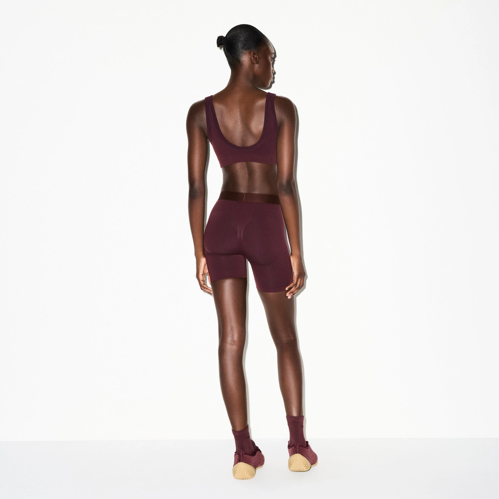 NikeSKIMS VINTAGE SEAMLESS 5" SHORT | CURRANT ON A MODEL FRONT VIEW @ | FOCUS: 0.0, 1.0, 0.9