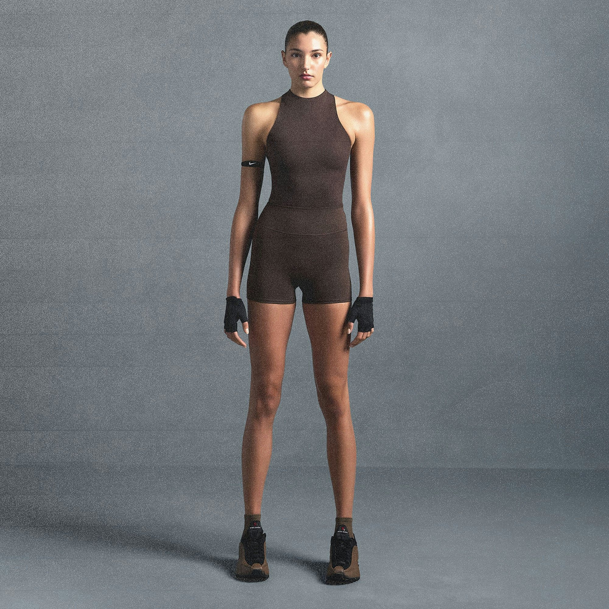 NikeSKIMS MATTE 5" BIKER SHORT | DARK SEPIA ON A MODEL SIDE VIEW @ | FOCUS: 0.0, 1.0, 0.9