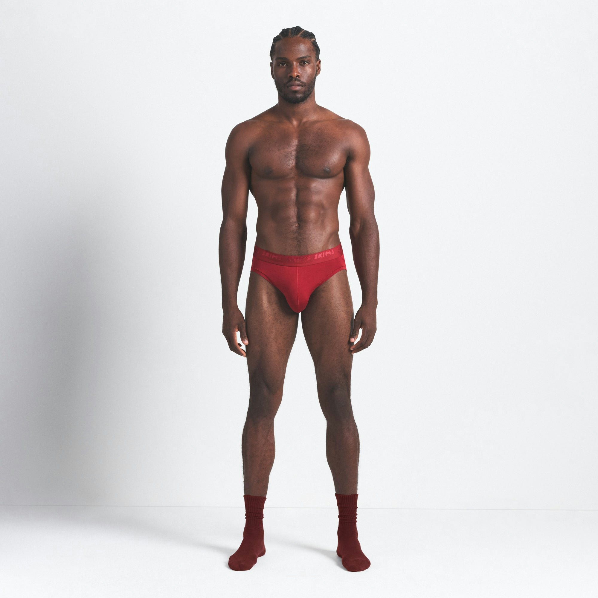 SKIMS STRETCH MENS BRIEF 3-PACK | WOOD MULTI ON A MODEL FRONT VIEW @ | FOCUS: 0.0, 1.0, 0.9