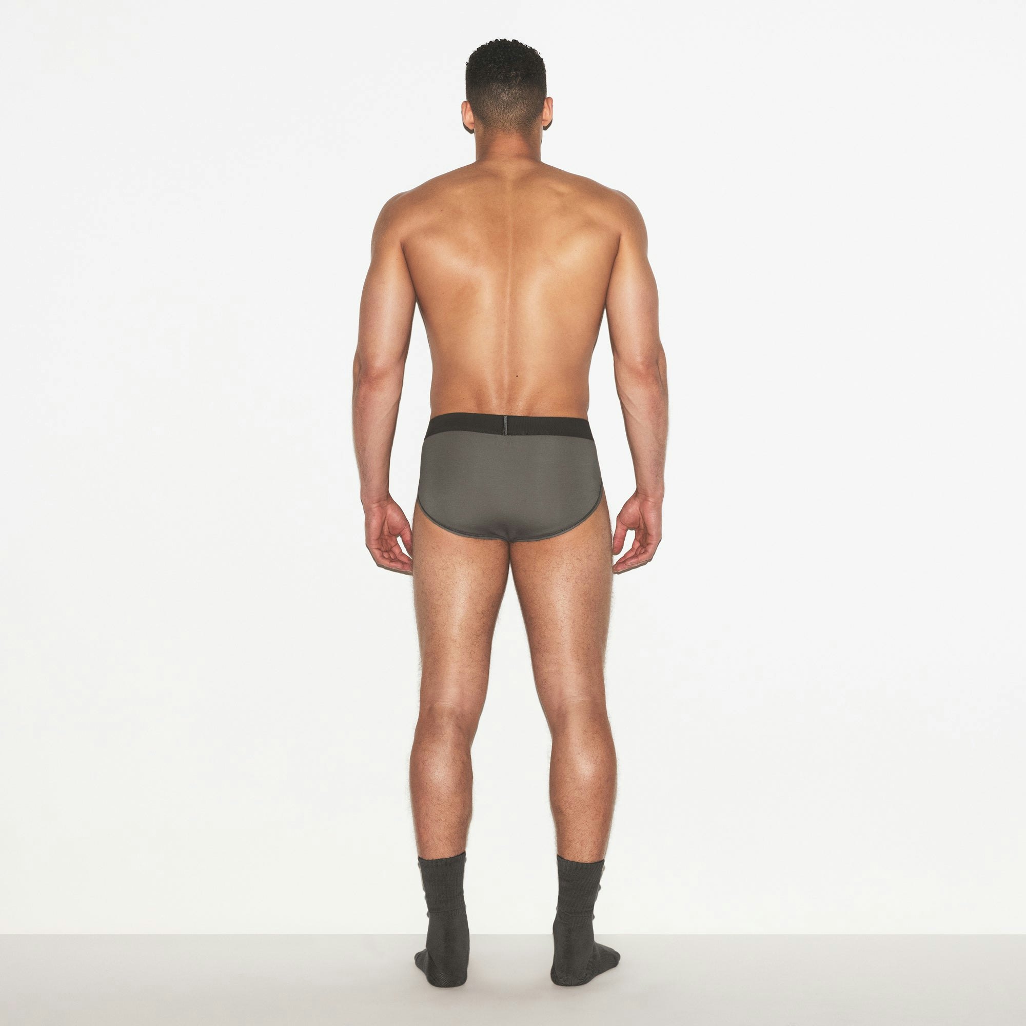SKIMS COTTON MENS BRIEF 3-PACK | HEATHER MULTI ON A MODEL FRONT VIEW | FOCUS: 0.0, 1.0, 0.9
