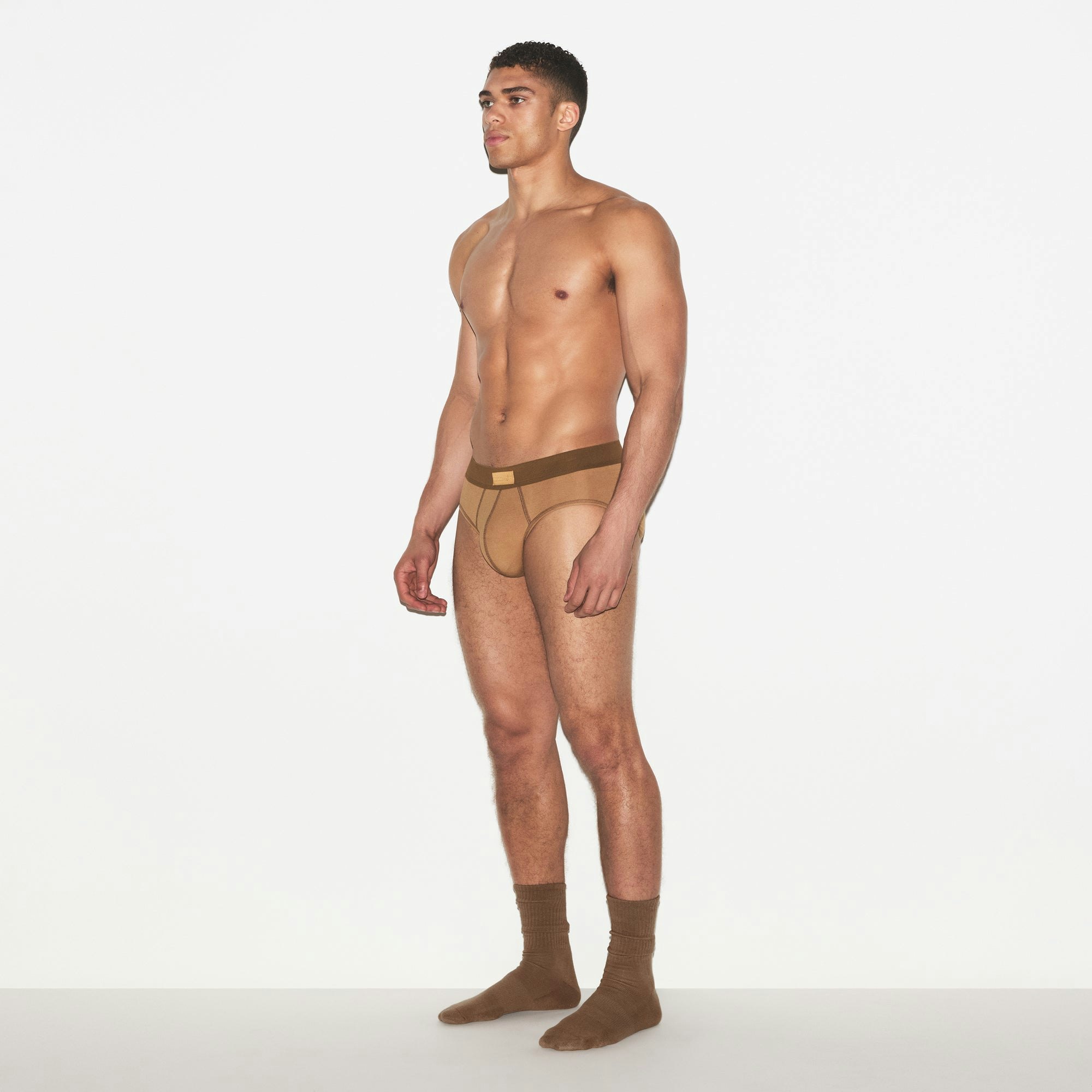 SKIMS COTTON MENS BRIEF 3-PACK | RUSSET MULTI ON A MODEL FRONT VIEW | FOCUS: 0.0, 1.0, 0.9