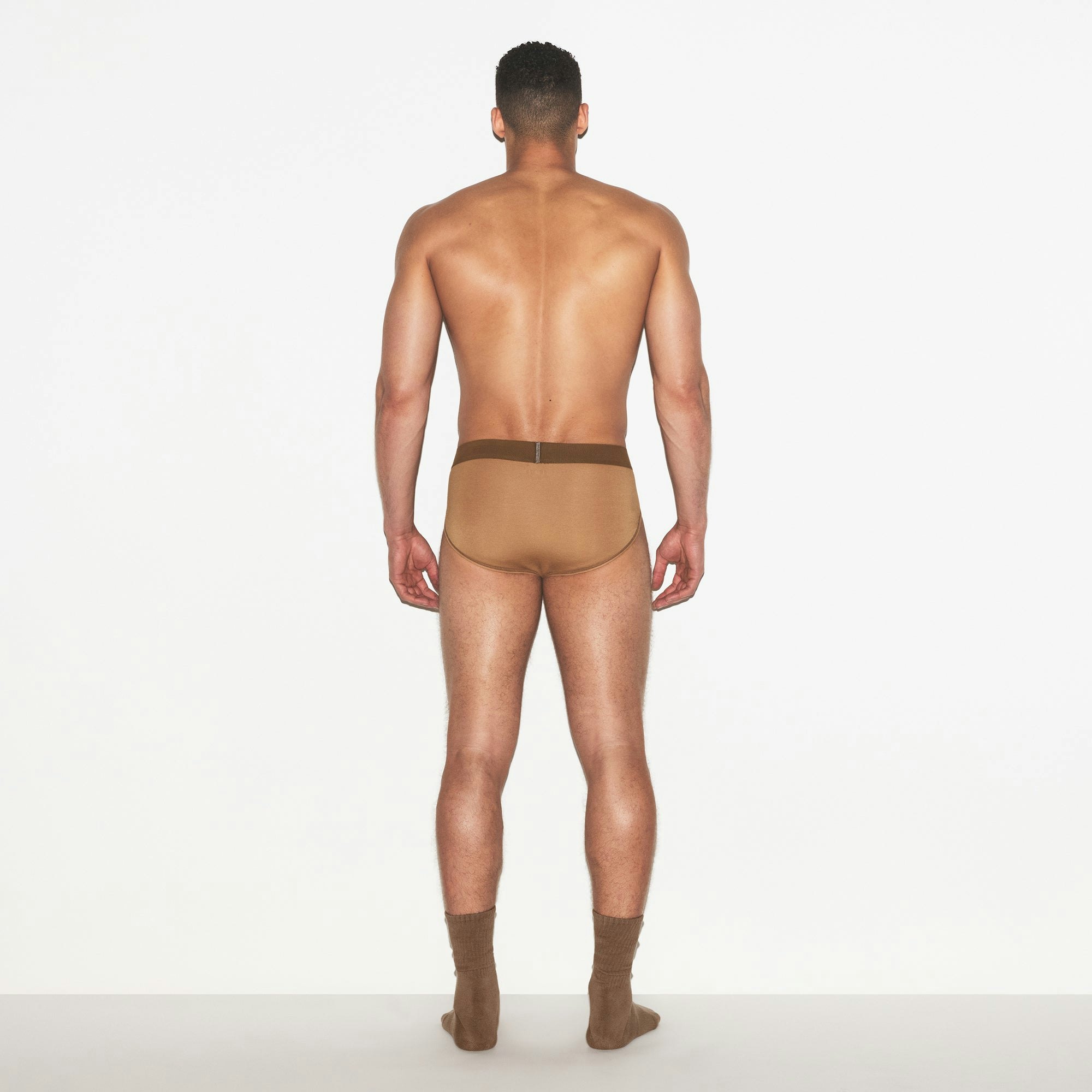 SKIMS COTTON MENS BRIEF 3-PACK | RUSSET MULTI ON A MODEL FRONT VIEW | FOCUS: 0.0, 1.0, 0.9