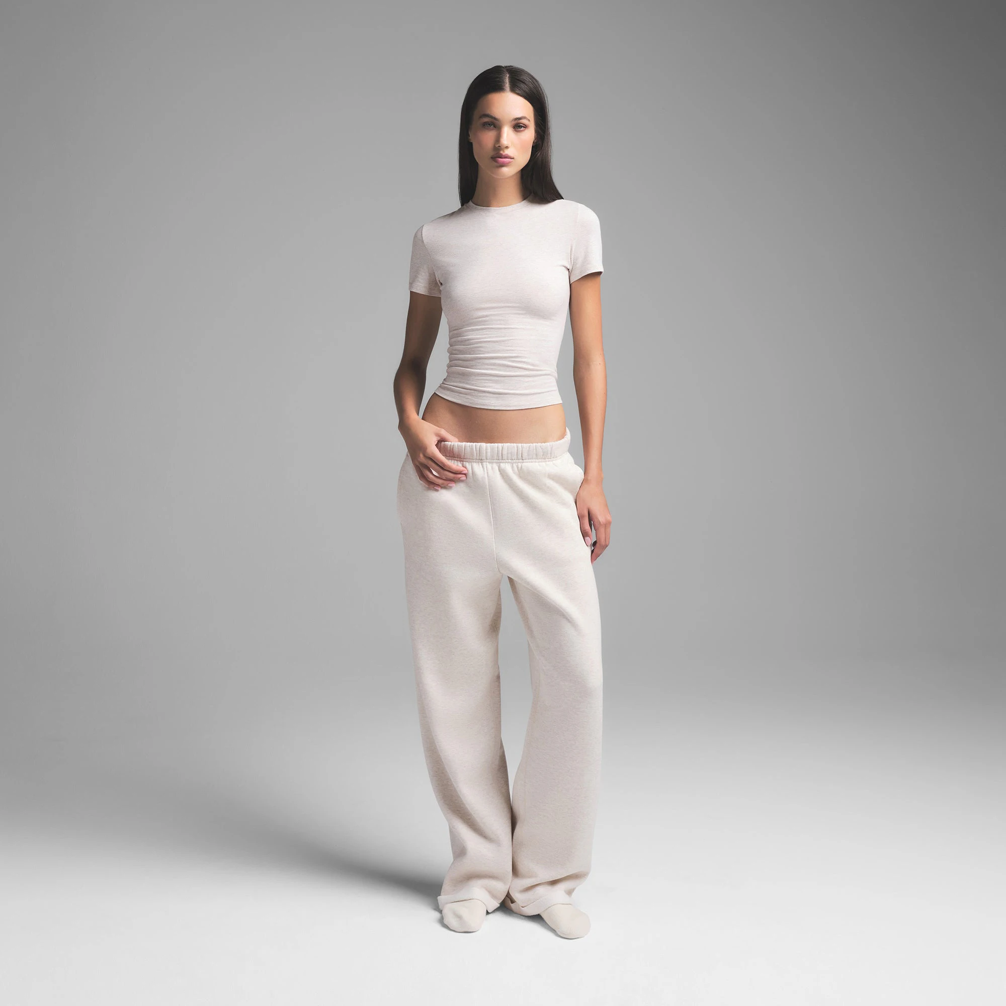 COTTON FLEECE CLASSIC STRAIGHT LEG PANT | HEATHER OATMEAL ON A MODEL FRONT VIEW | FOCUS: 0.0, 1.0, 0.9