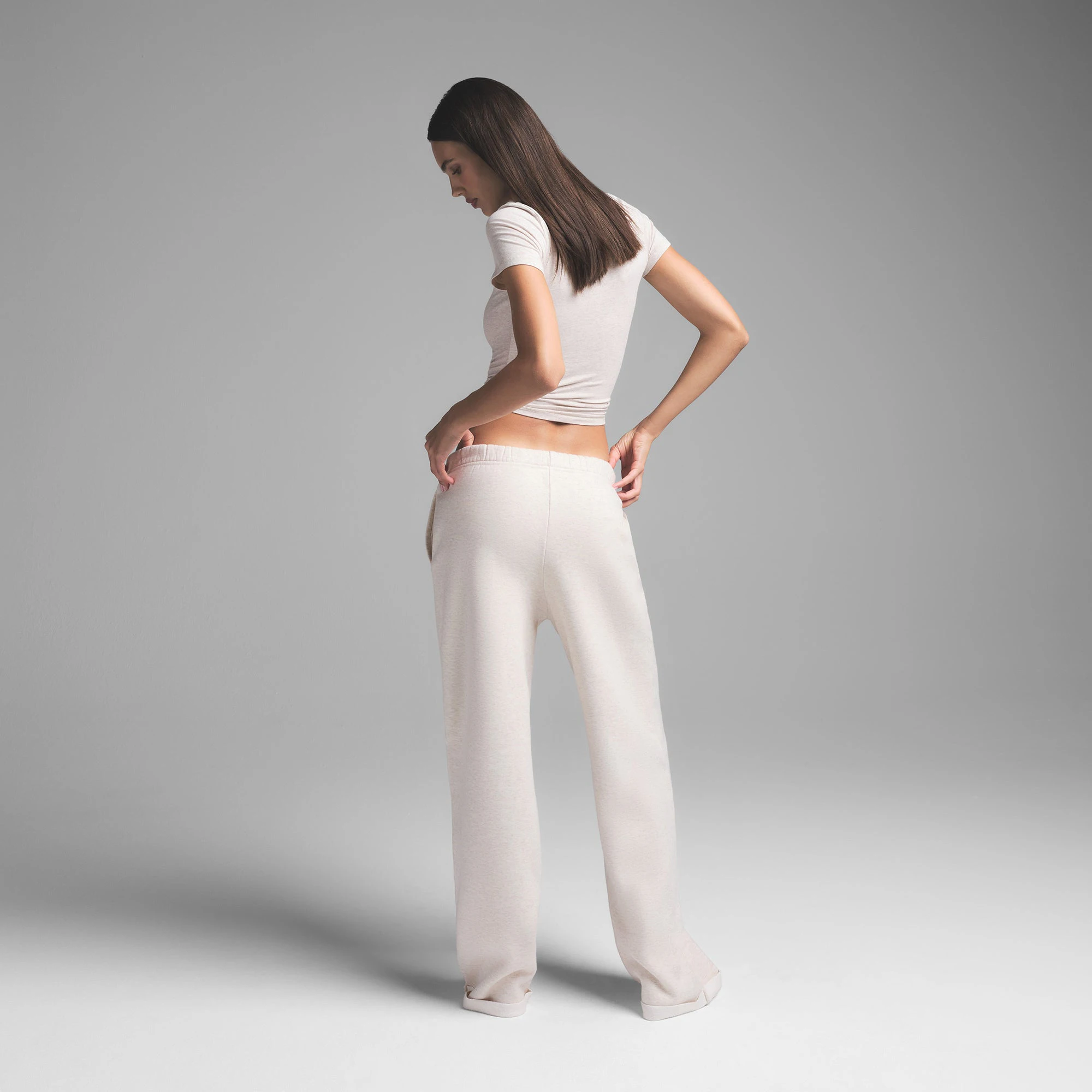 COTTON FLEECE CLASSIC STRAIGHT LEG PANT | HEATHER OATMEAL ON A BACK VIEW